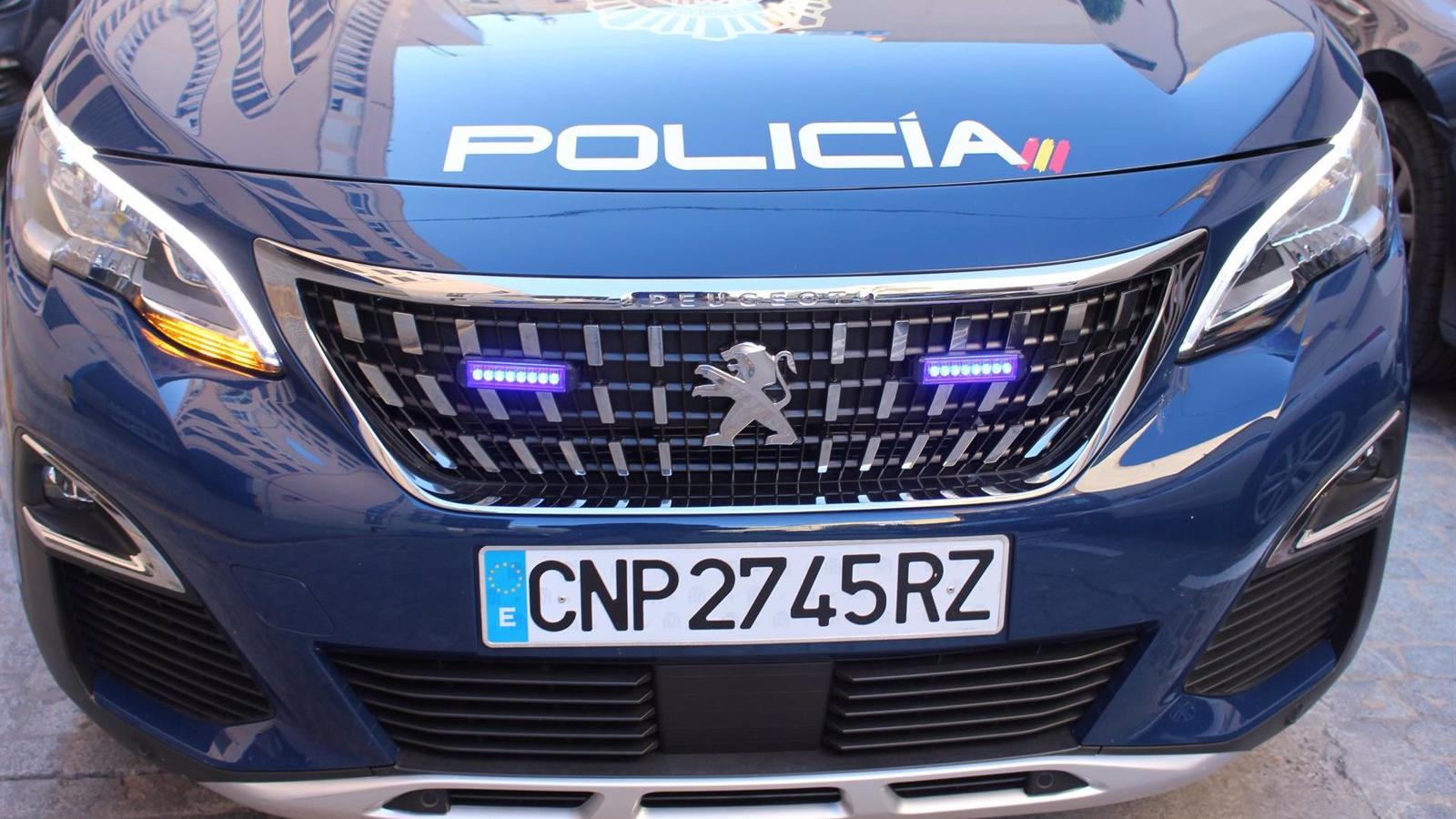 Unos policías salvan la vida a un hombre que sufrió un infarto en Usera