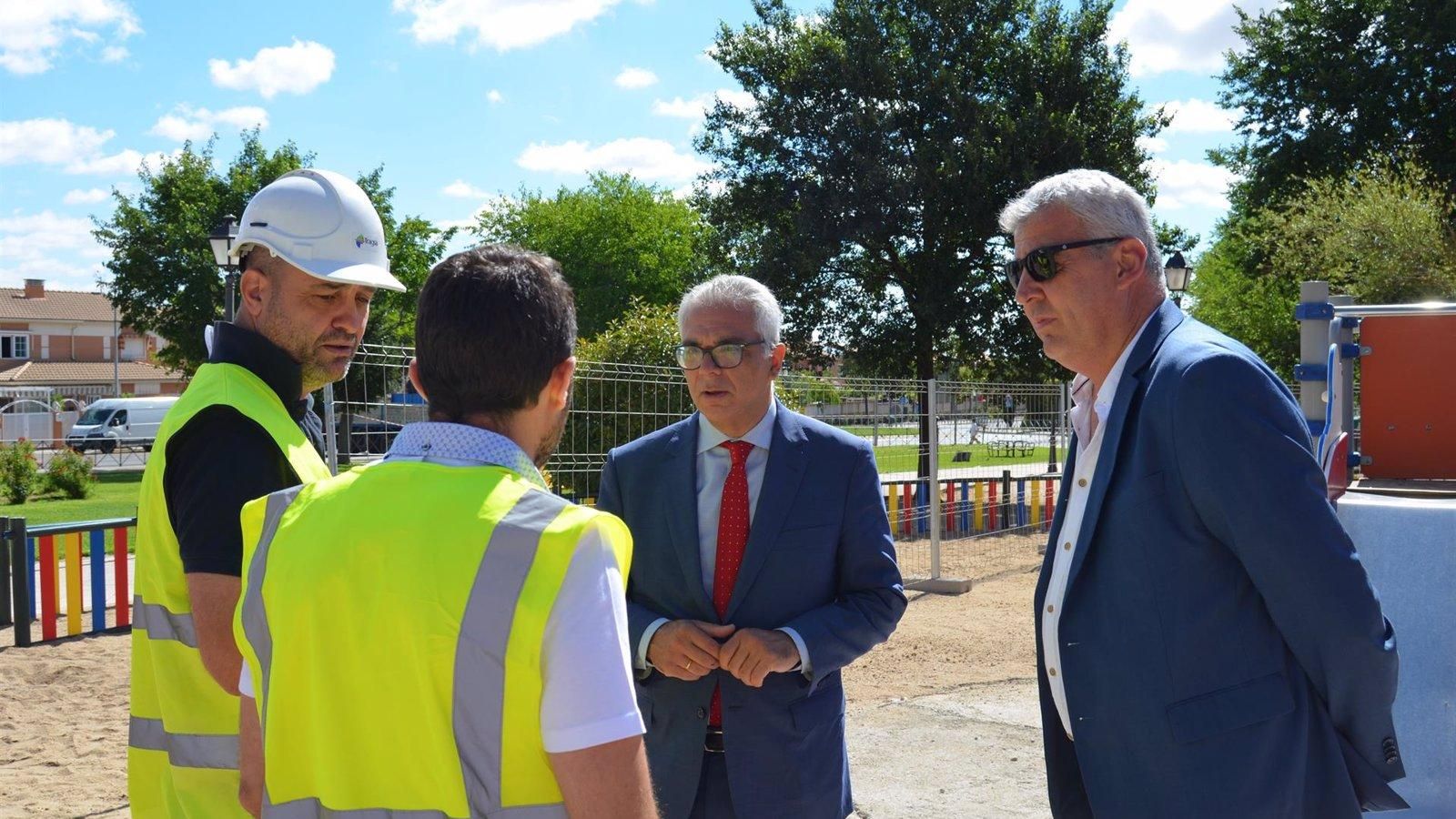 La Comunidad acomete un plan para la renovación y construcción de 27 parques infantiles en 16 municipios de la región