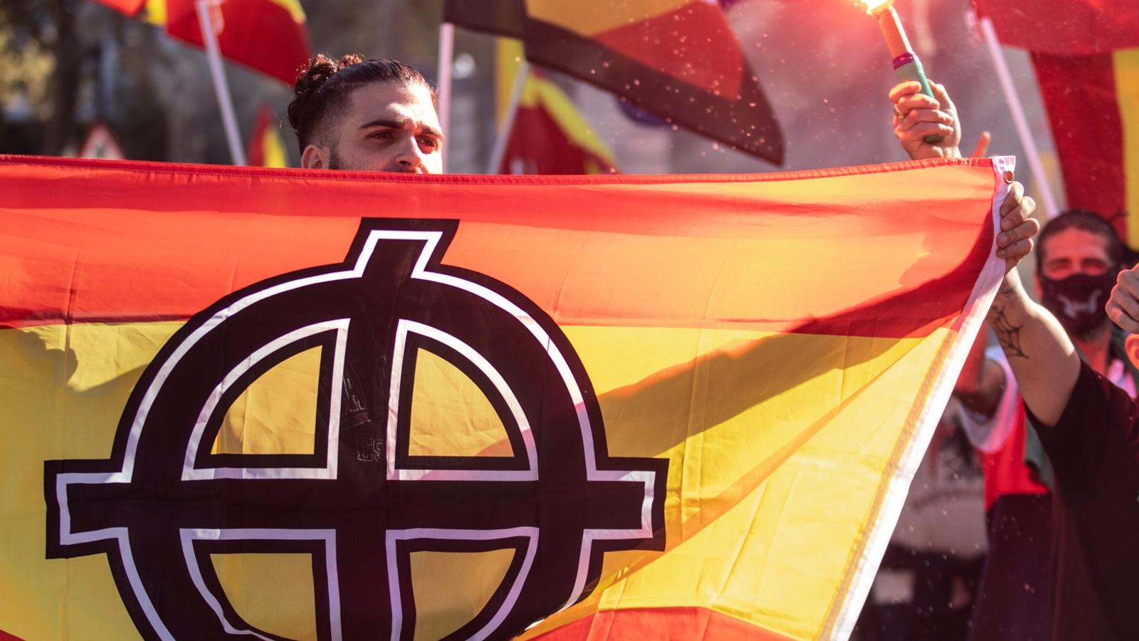 Piden 16 años de cárcel para un neonazi por el intento de asesinato de dos jóvenes en Sanse