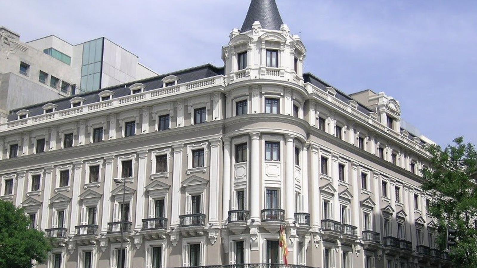 La Audiencia Nacional rebaja a 50.000 euros una sanción millonaria de la CNMC a Telefónica