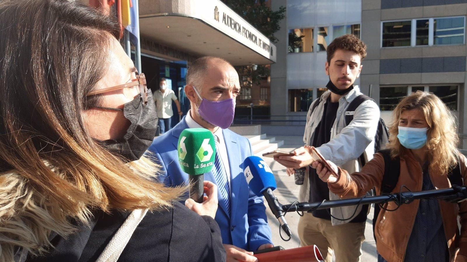 Un 'Skinhead' niega ser el autor de una brutal agresión a dos antifascistas en un bar de 'Sanse'