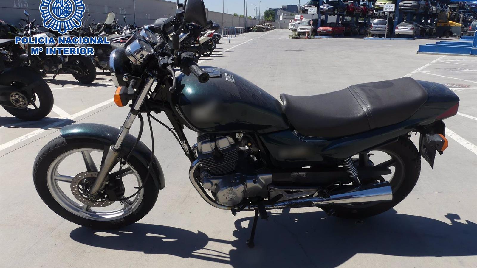  Detenido el ladrón de 27 robos de móviles al tirón desde una moto