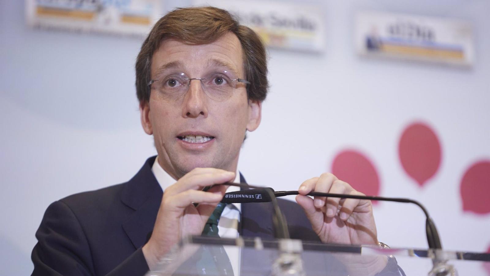 Martínez-Almeida cree que Sánchez "va a pagar muy caro" en las urnas la "traición" de la nueva ley a la memoria de la Transición