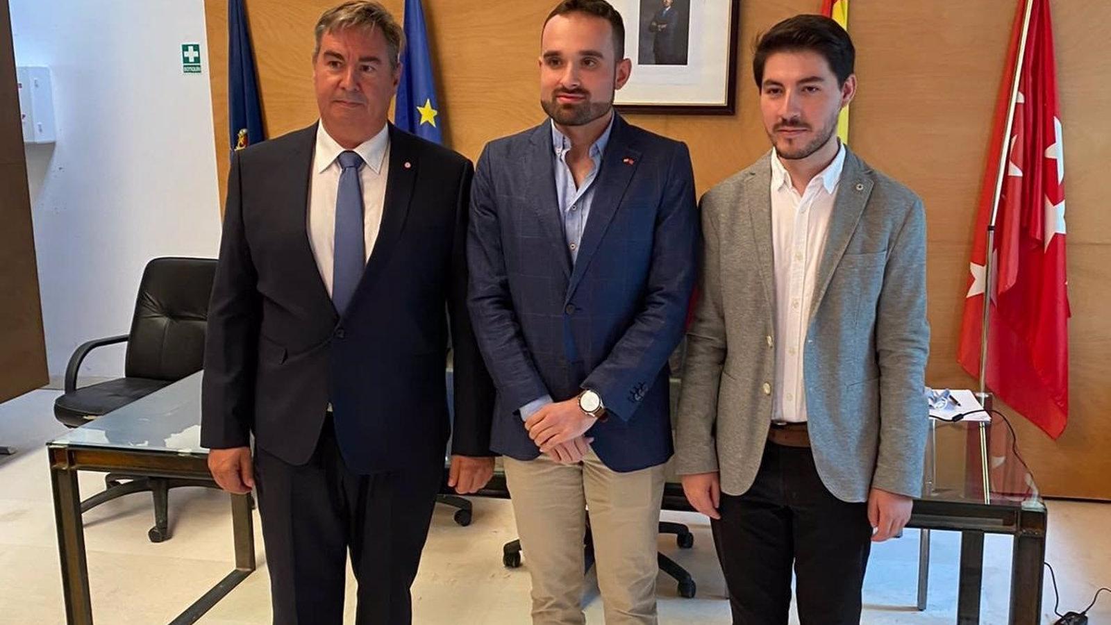 Alejandro Trillo toma posesión como nuevo regidor de Somosierra tras el fallecimiento de Francisco Sanz