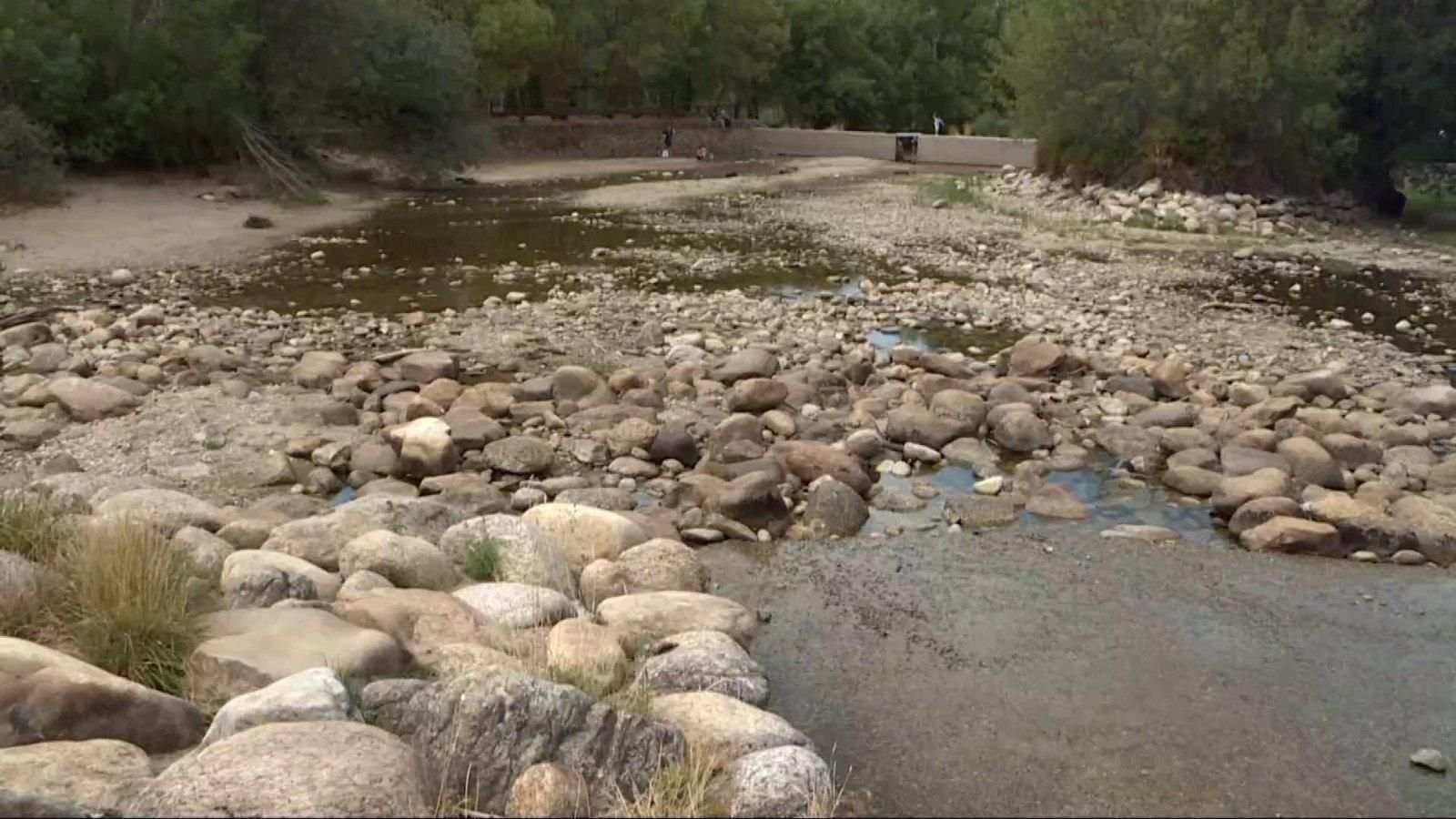 El pantano de San Juan, las Presillas y otros espacios naturales para refrescarse en la región este verano