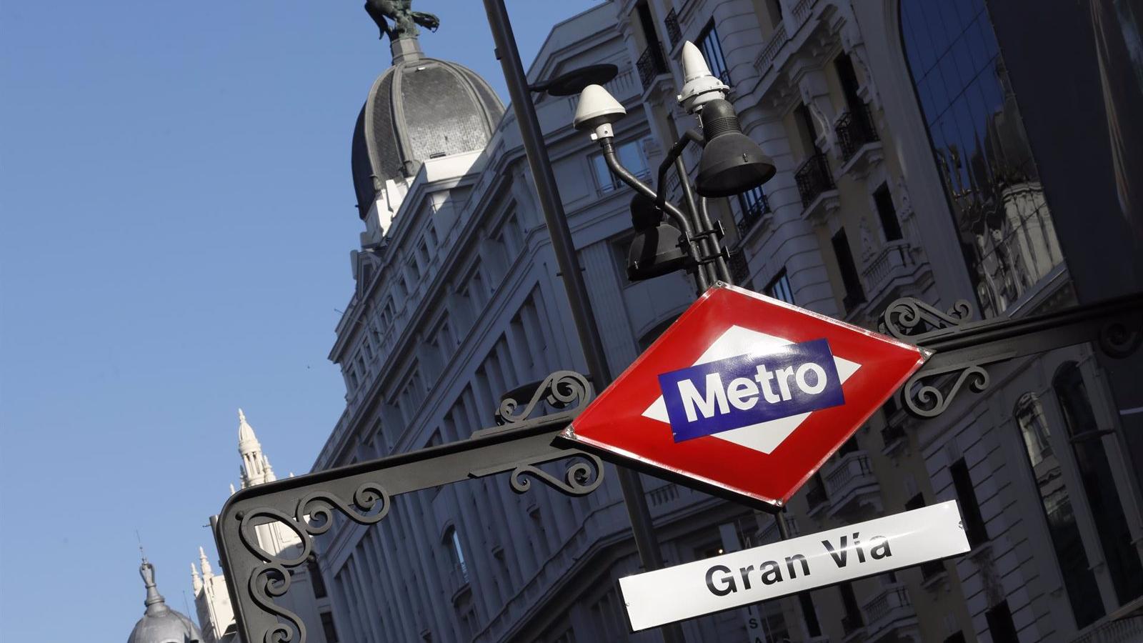 Metro extenderá el modelo de tornos y máquinas de venta de Gran Vía a otras 137 estaciones de la red