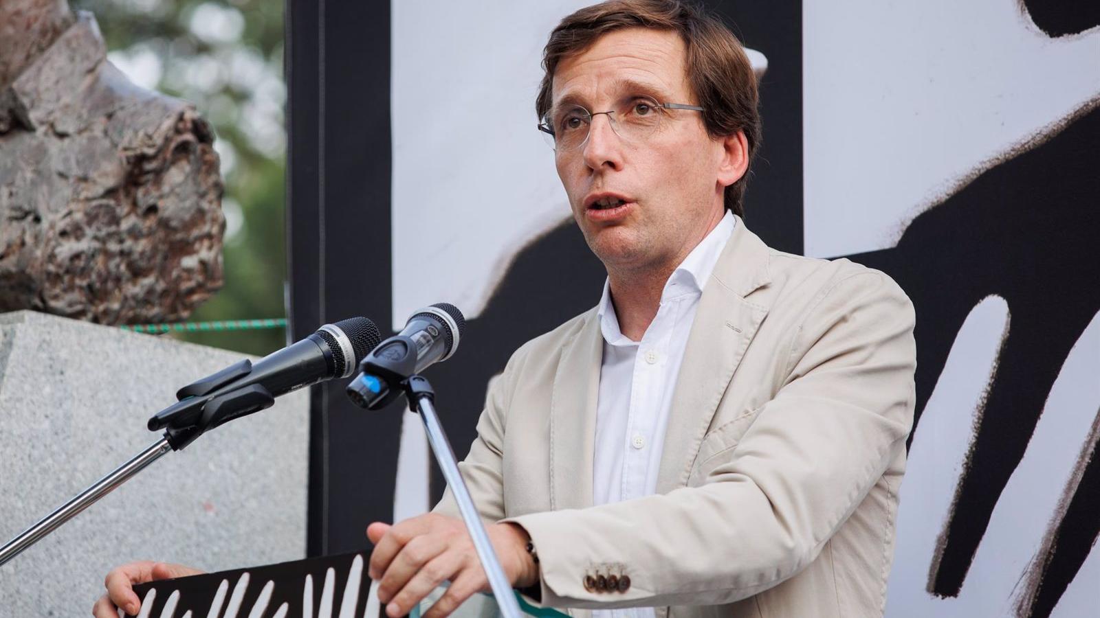 Martín-Almeida defiende que los uniformes de los trabajadores de limpieza están "homologados" y desconoce "que hubiera quejas"