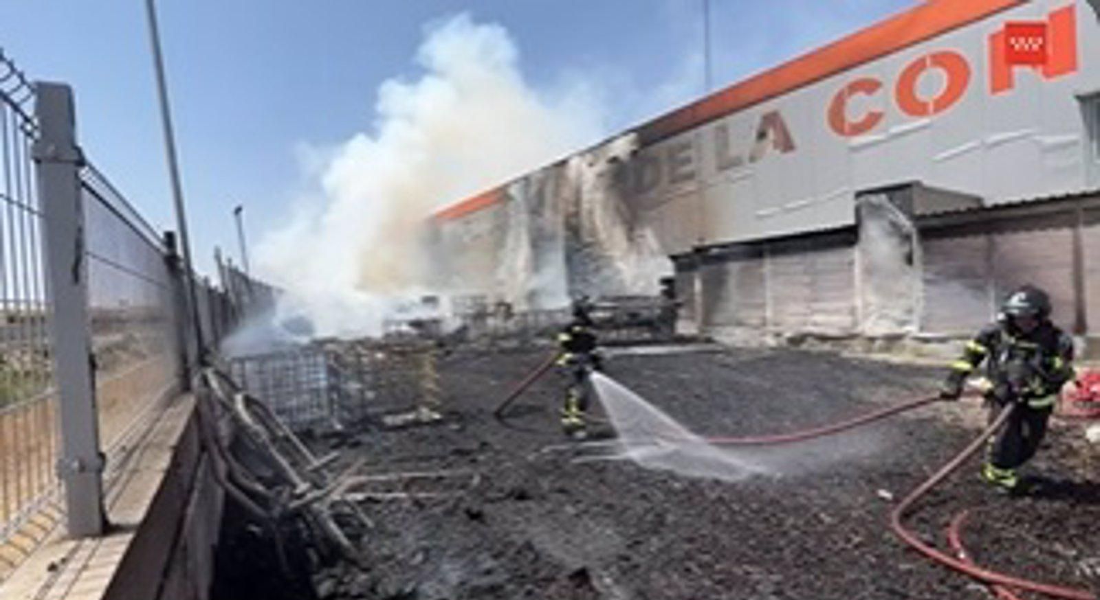 Controlado sin heridos un fuego del Bricomart en Alcorcón