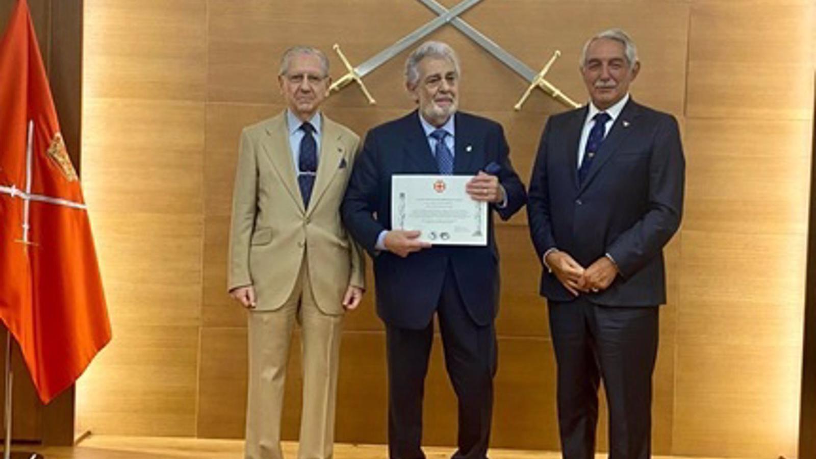 Plácido Domingo recoge en Madrid la Cruz al Mérito por la Real Asociación de Hidalgos de España