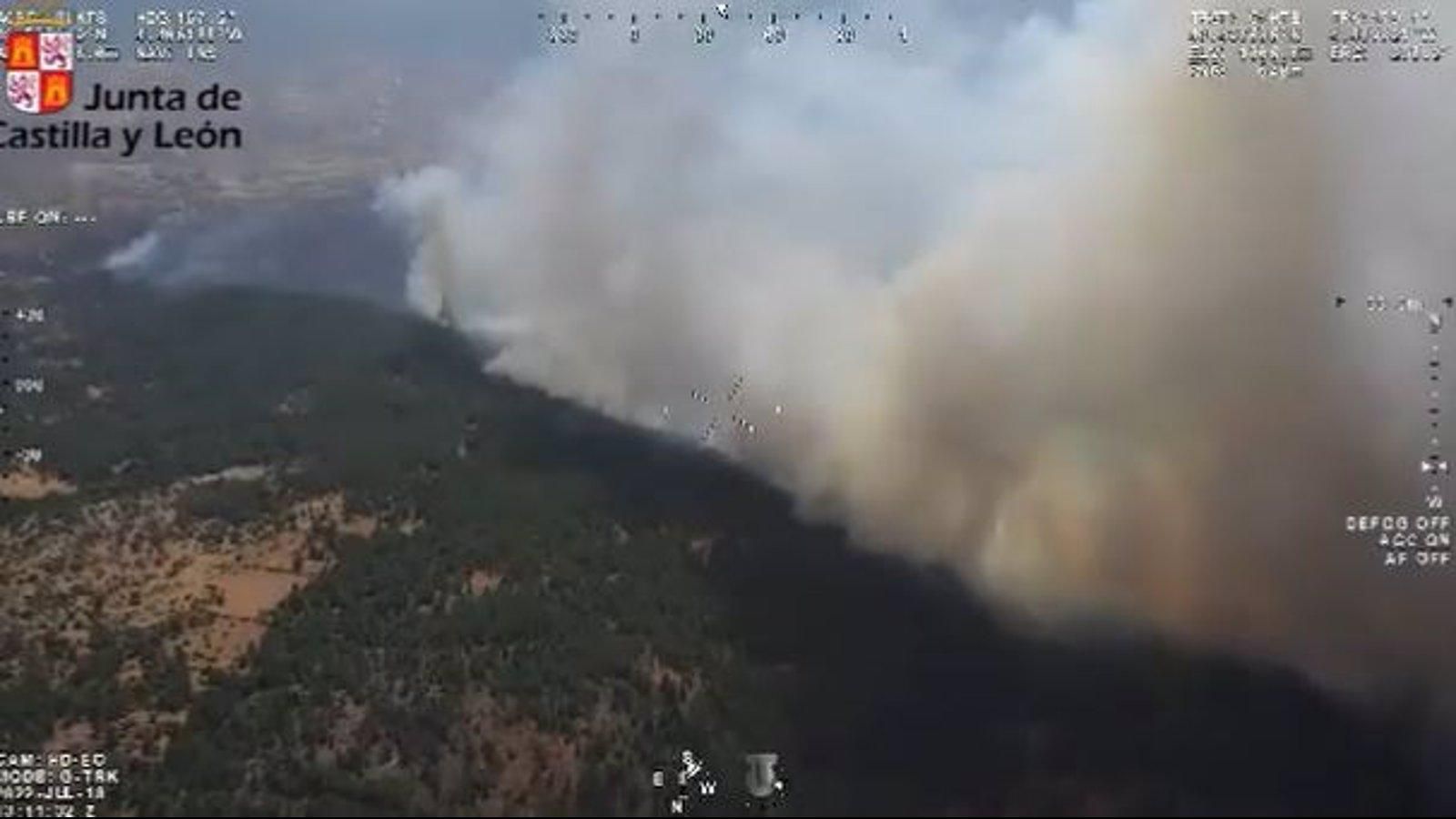 Madrid ayuda a CyL a extinguir el incendio forestal de Cebreros