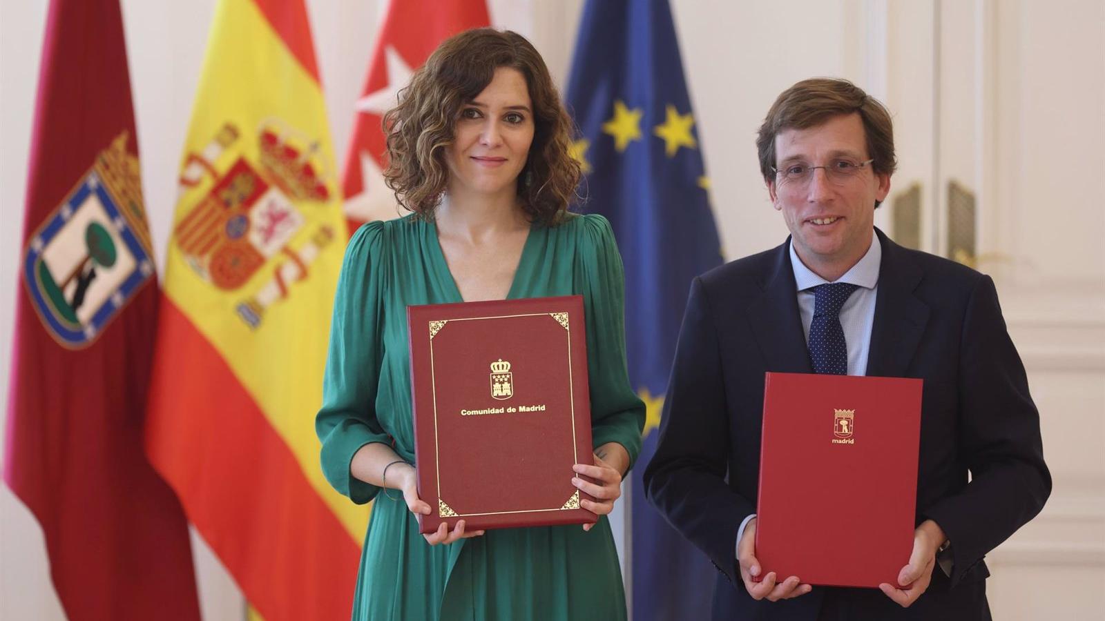 Díaz Ayuso y Martínez-Almeida firman un convenio para construir centros de día y mejorar las residencias de la capital