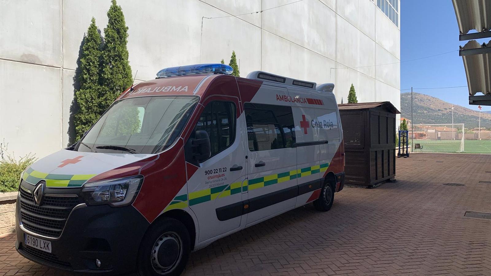  Un centenar de evacuados por el fuego de Cebreros pasa la noche en el polideportivo de Robledo de Chavela