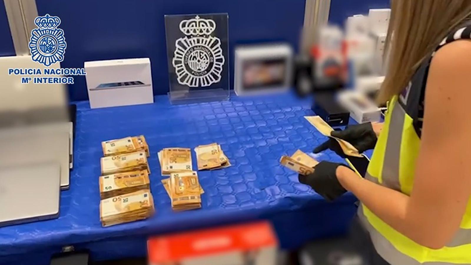  Detenidos 25 jóvenes por estafar más de medio millón de euros devolviendo productos de comercio electrónico