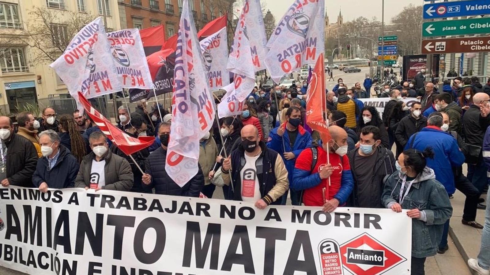 Los cónyuges de fallecidos por amianto recibirán 200.000 euros y los hijos hasta 115.000 tras el acuerdo con Metro