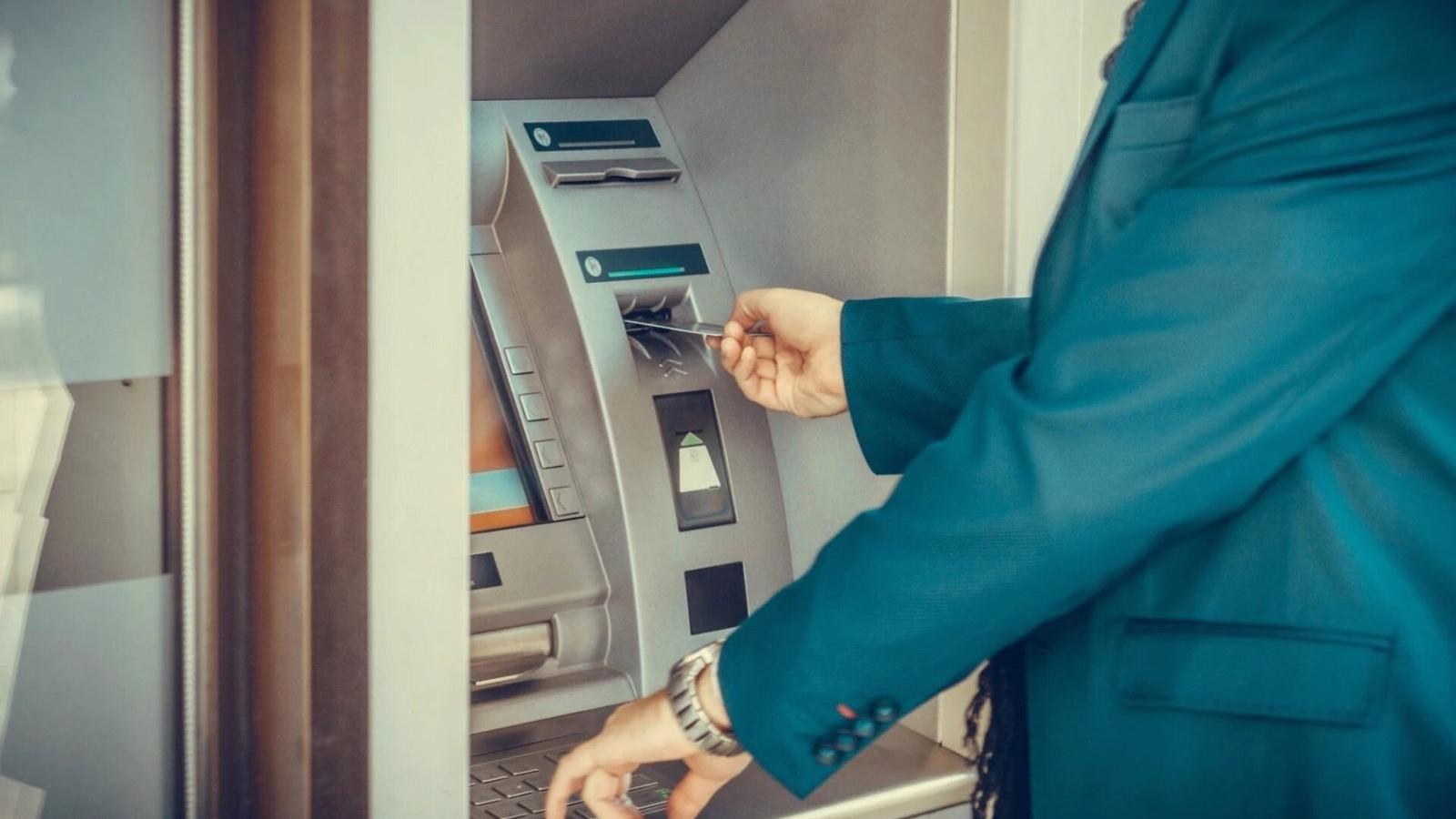 El número de oficinas bancarias cae un 18,5% en la región