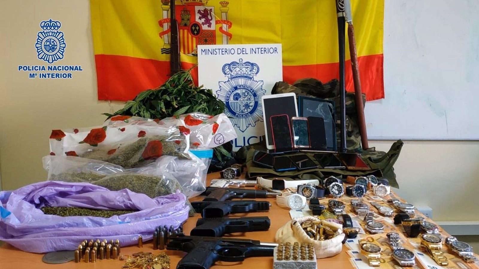 Desarticulan dos narcopisos en Moratalaz y detienen a cuatro adultos y dos menores de edad