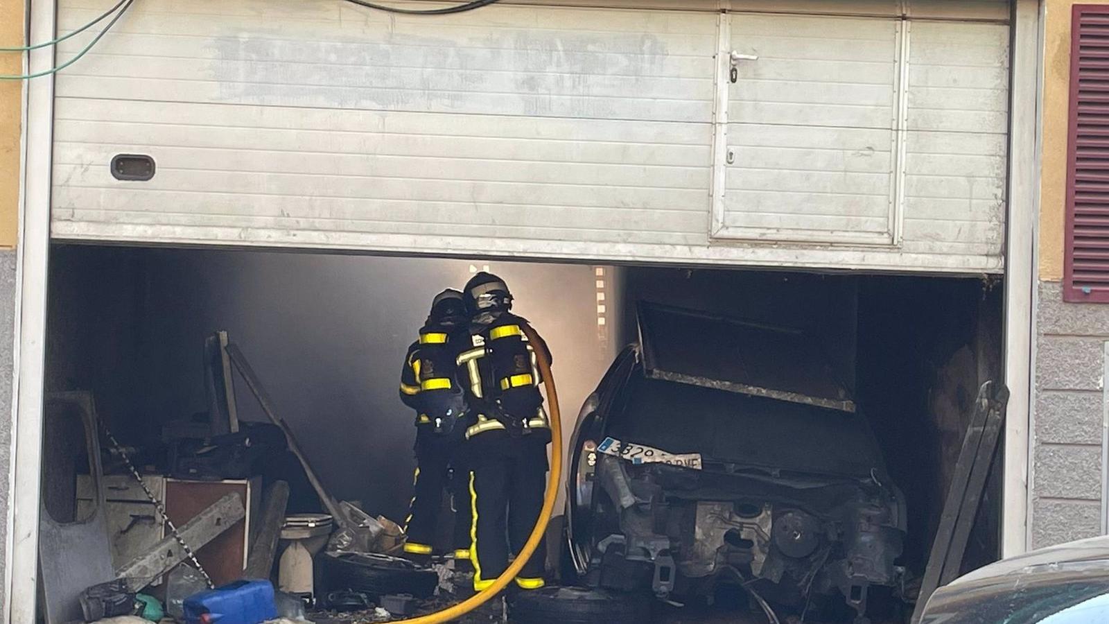 Dos atendidos tras el fuego en el garaje de un edificio en La Fortuna de Leganés
