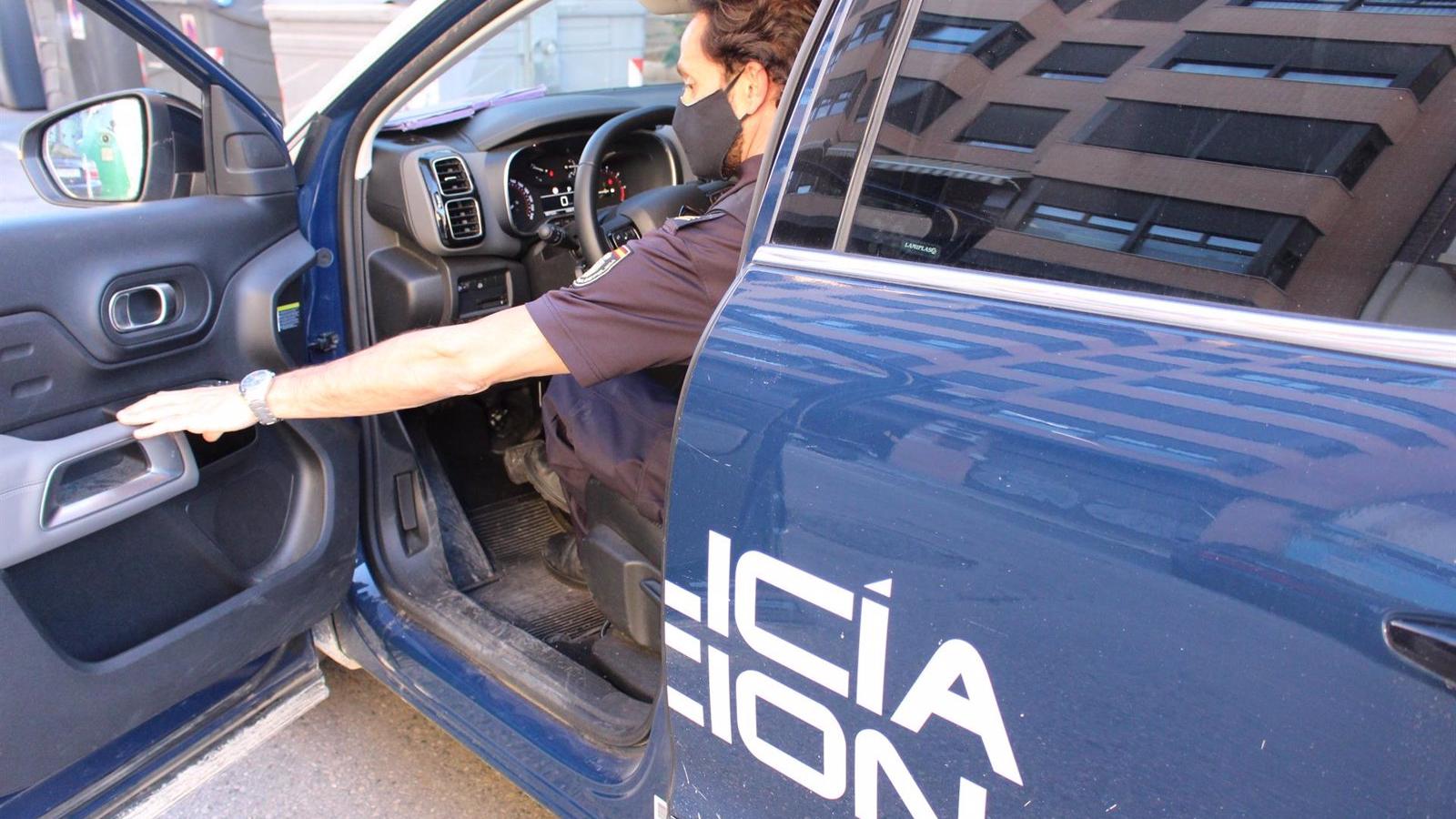 Cuatro encapuchados revientan un cajero en La Elipa y pierden parte del botín al huir en dos vehículos