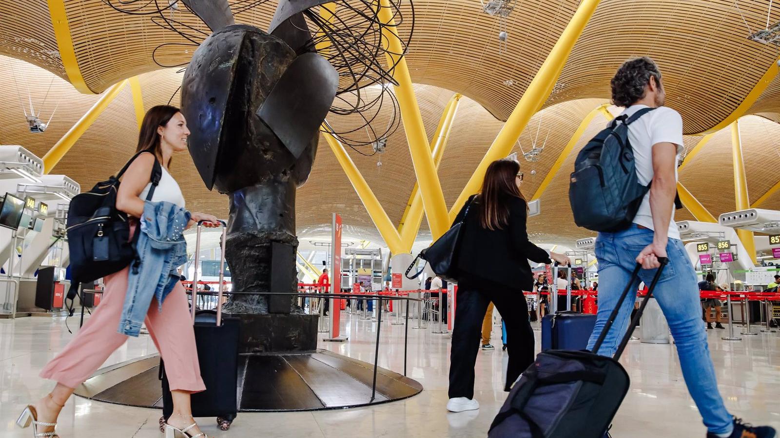 La llegada de turistas extranjeros a Madrid se multiplica por seis hasta junio y el gasto se eleva a 4.225 millones