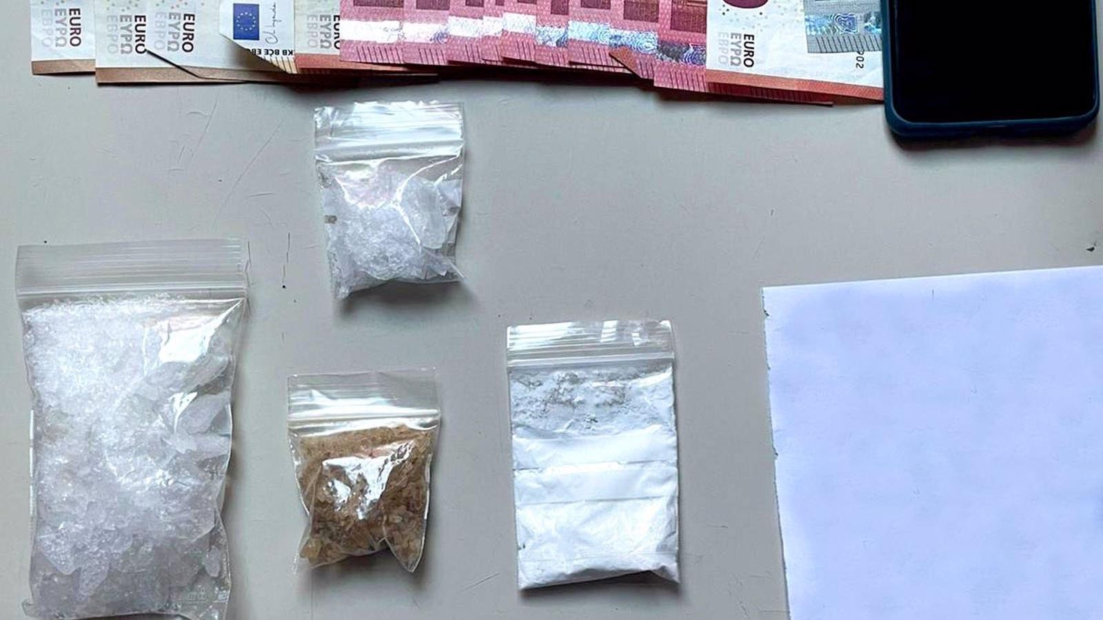  Un detenido en Tetuán por conducir sin carnet y con 102 gramos de droga en el vehículo