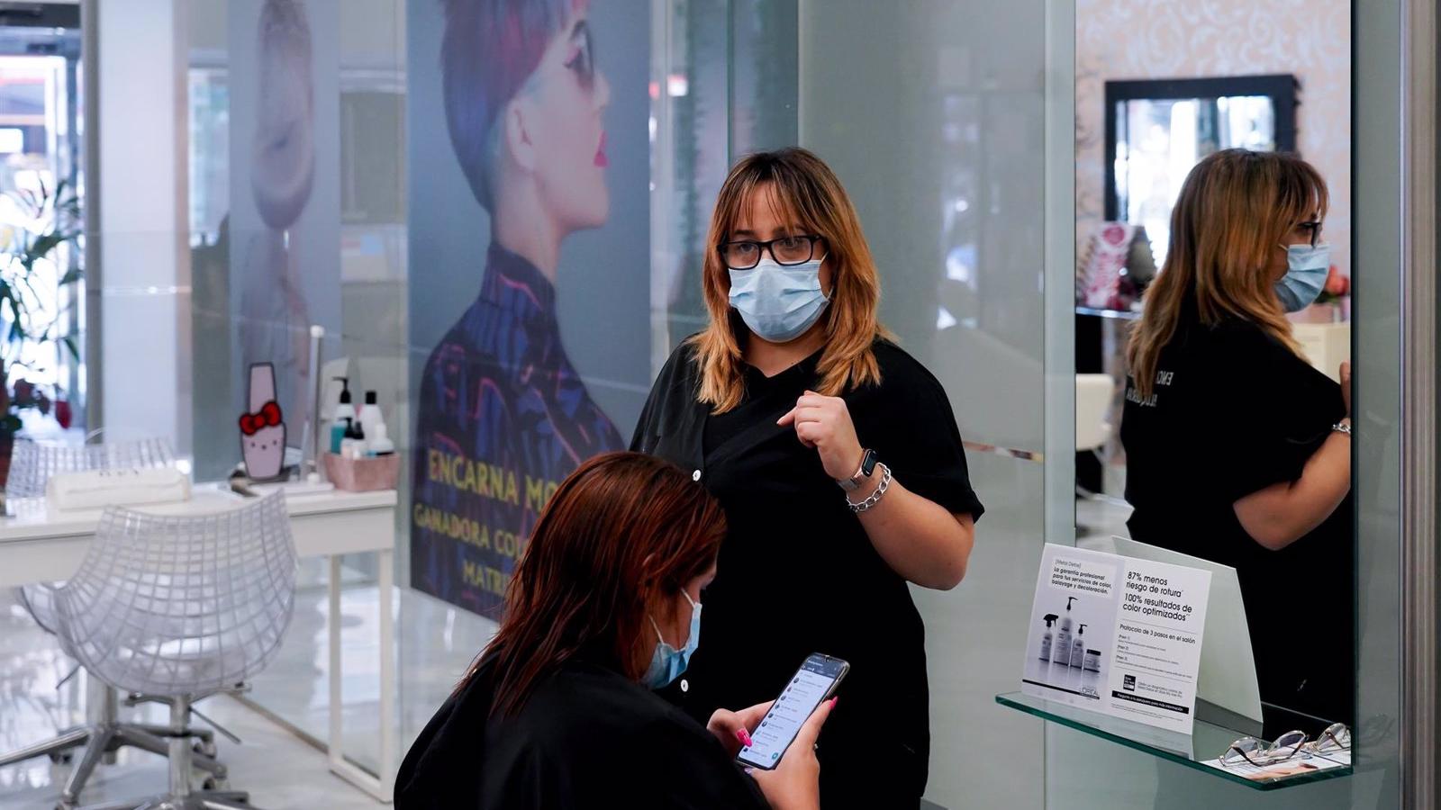Hospitales, colegios, peluquerías, gimnasios y transporte, estarán exentos del límite de temperatura