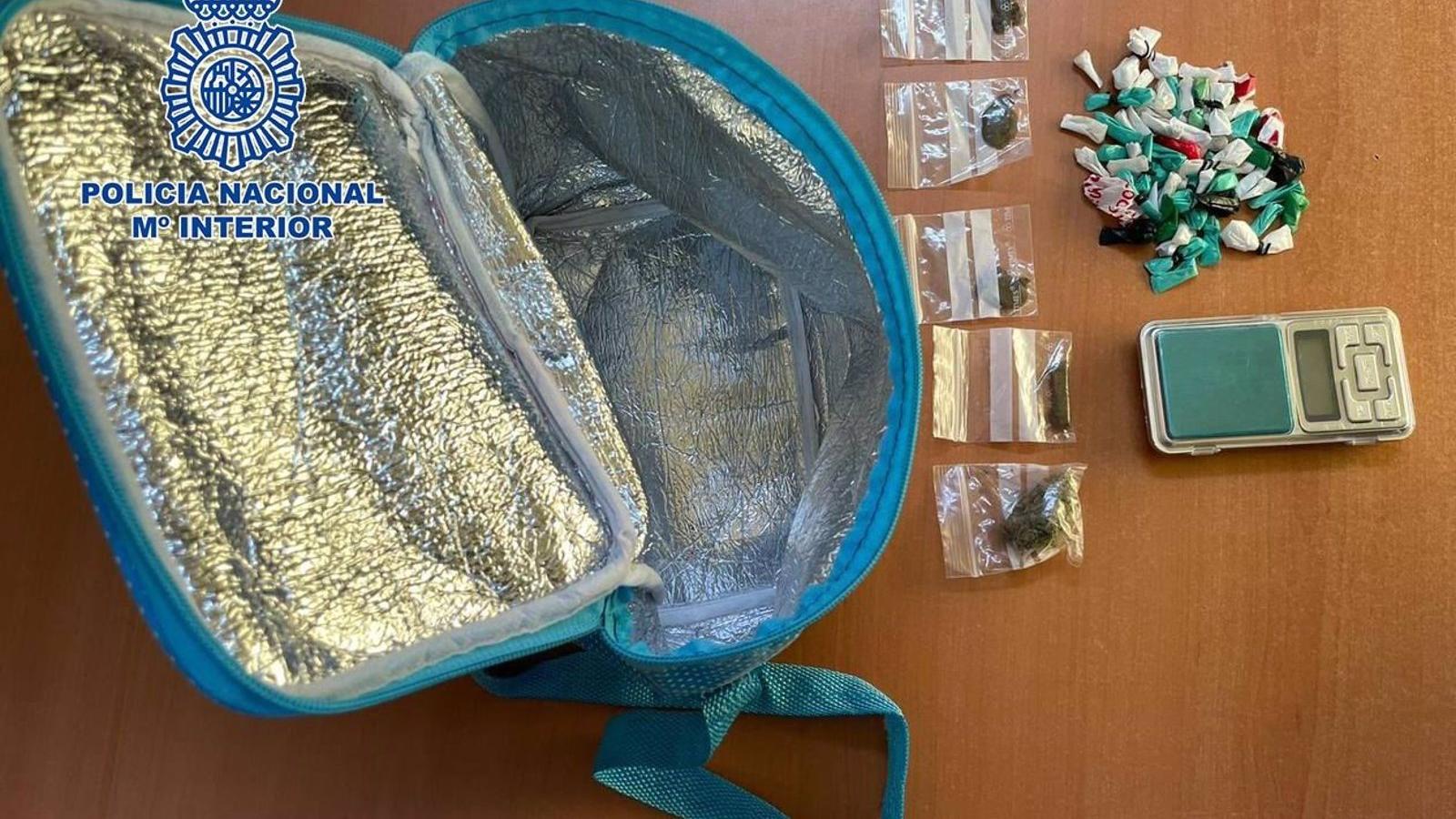  Detenido un hombre en Usera en posesión de una gran cantidad de bolsas de sustancias estupefacientes
