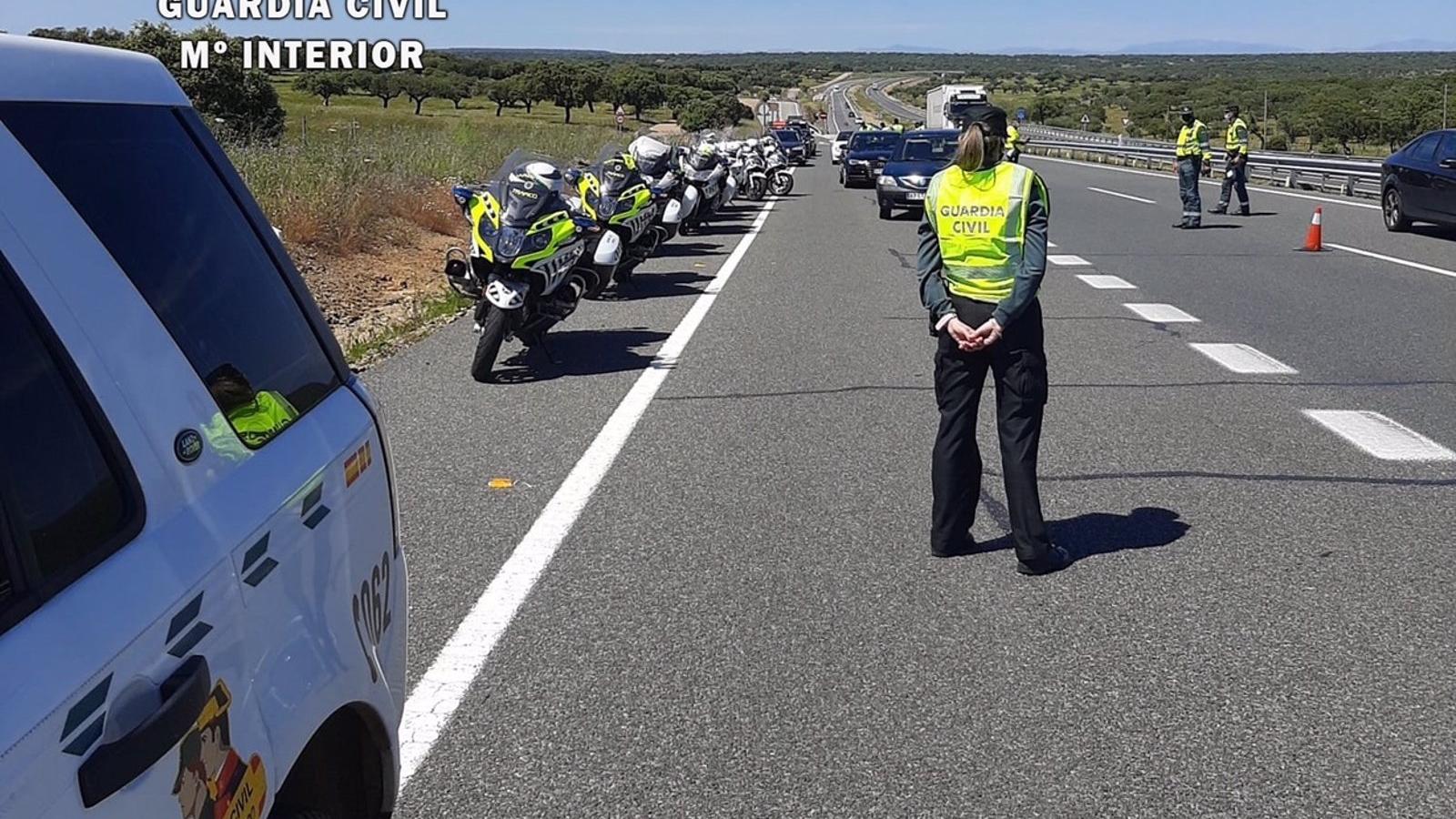La Guardia Civil investiga a dos conductores tras subir vídeos a Internet a más de 200 km/h