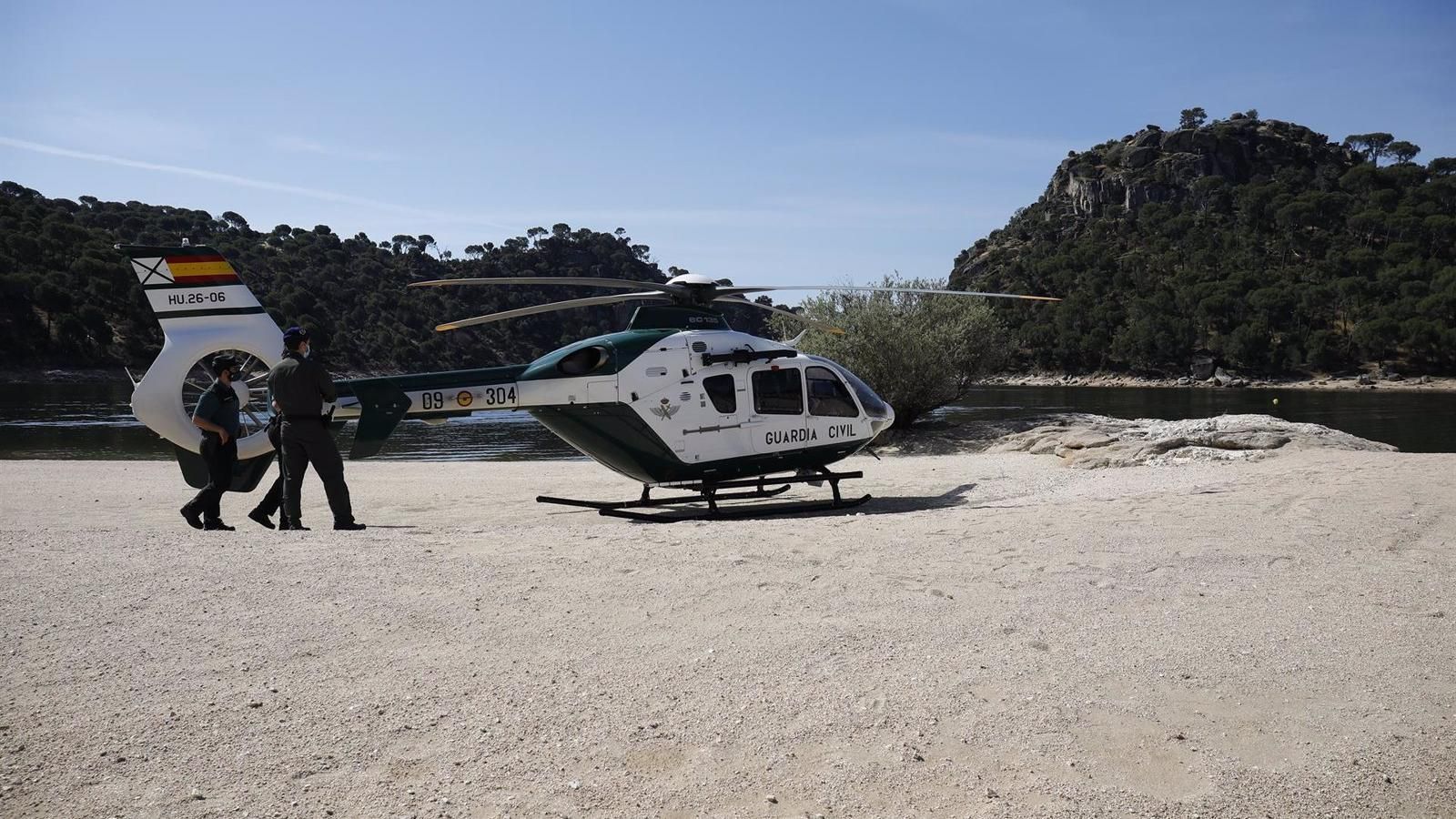  Evacuado el cuerpo sin vida del parapentista que se precipitó en el Pico Mondalindo en Bustarviejo