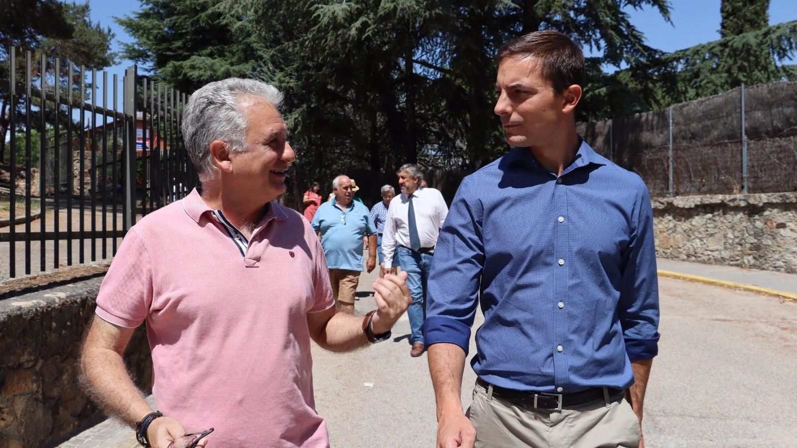 Lobato pone en valor el trabajo de los alcaldes socialistas contra la despoblación en la Sierra Norte