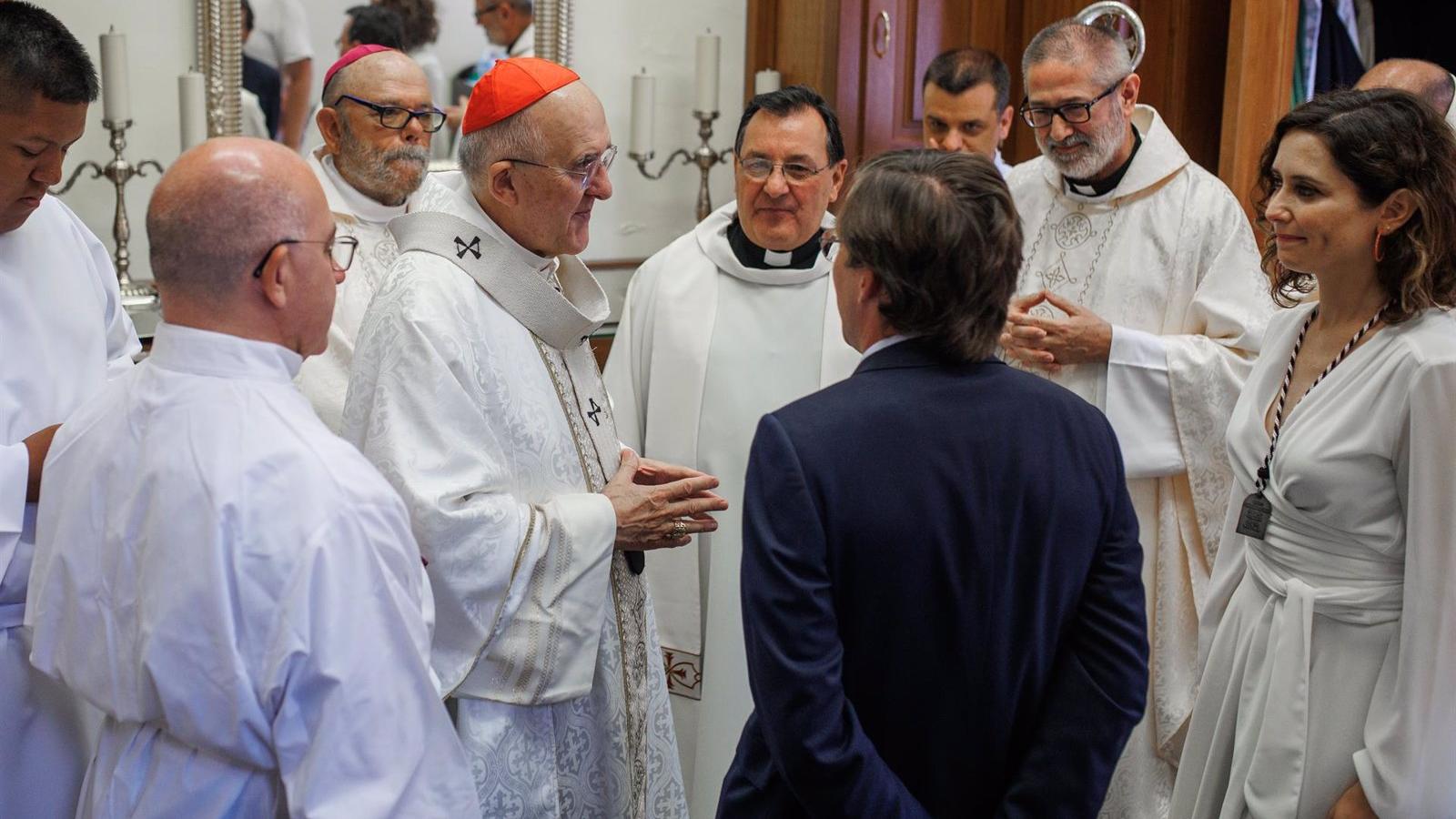 Osoro apela en su homilía de La Paloma a ser "humildes" y a contribuir con "valores reales a la humanidad"