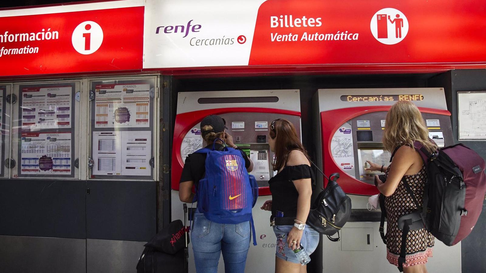 El Gobierno regional espera que la rebaja del 50% en el transporte evite una concentración de usuarios en Cercanías