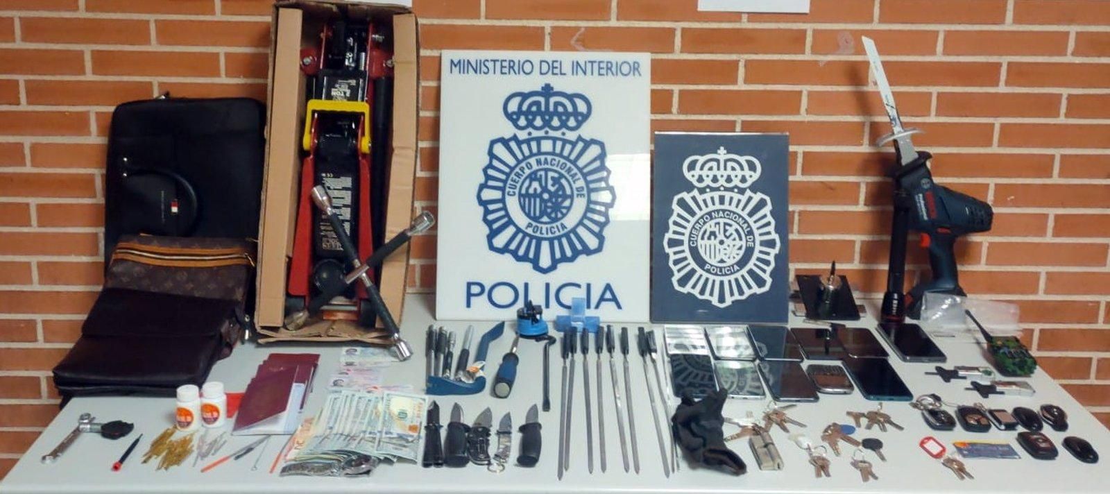  33 detenidos por robos en domicilios de todo Madrid que marcaban previamente con plástico o silicona