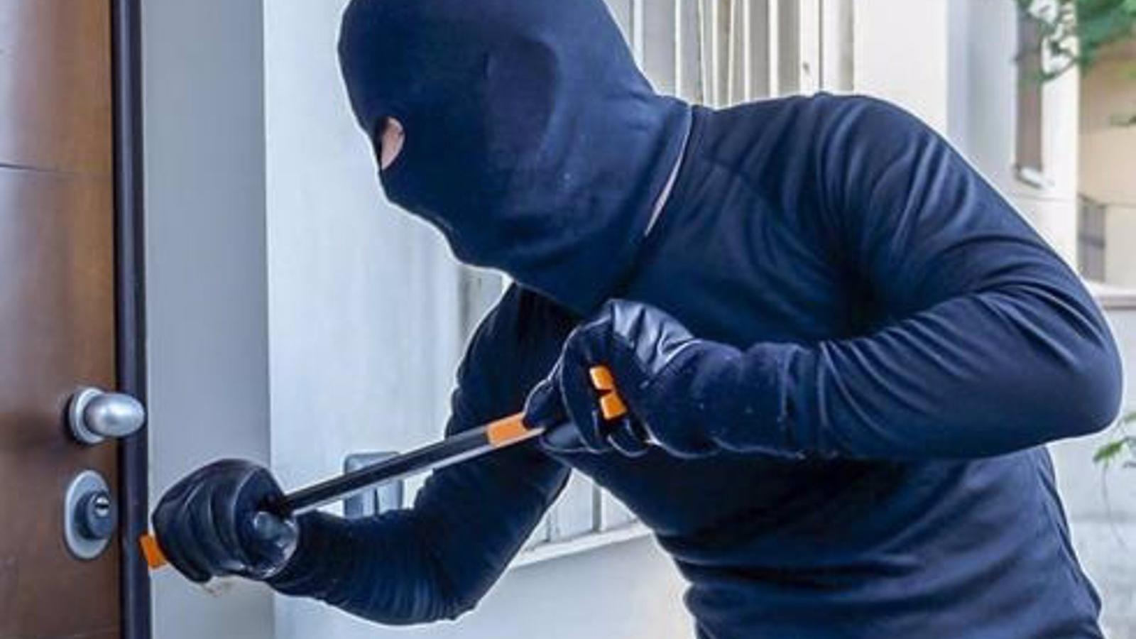 Policía Local de Torrejón aconseja no informar de salidas vacacionales en redes sociales para evitar robos en casas