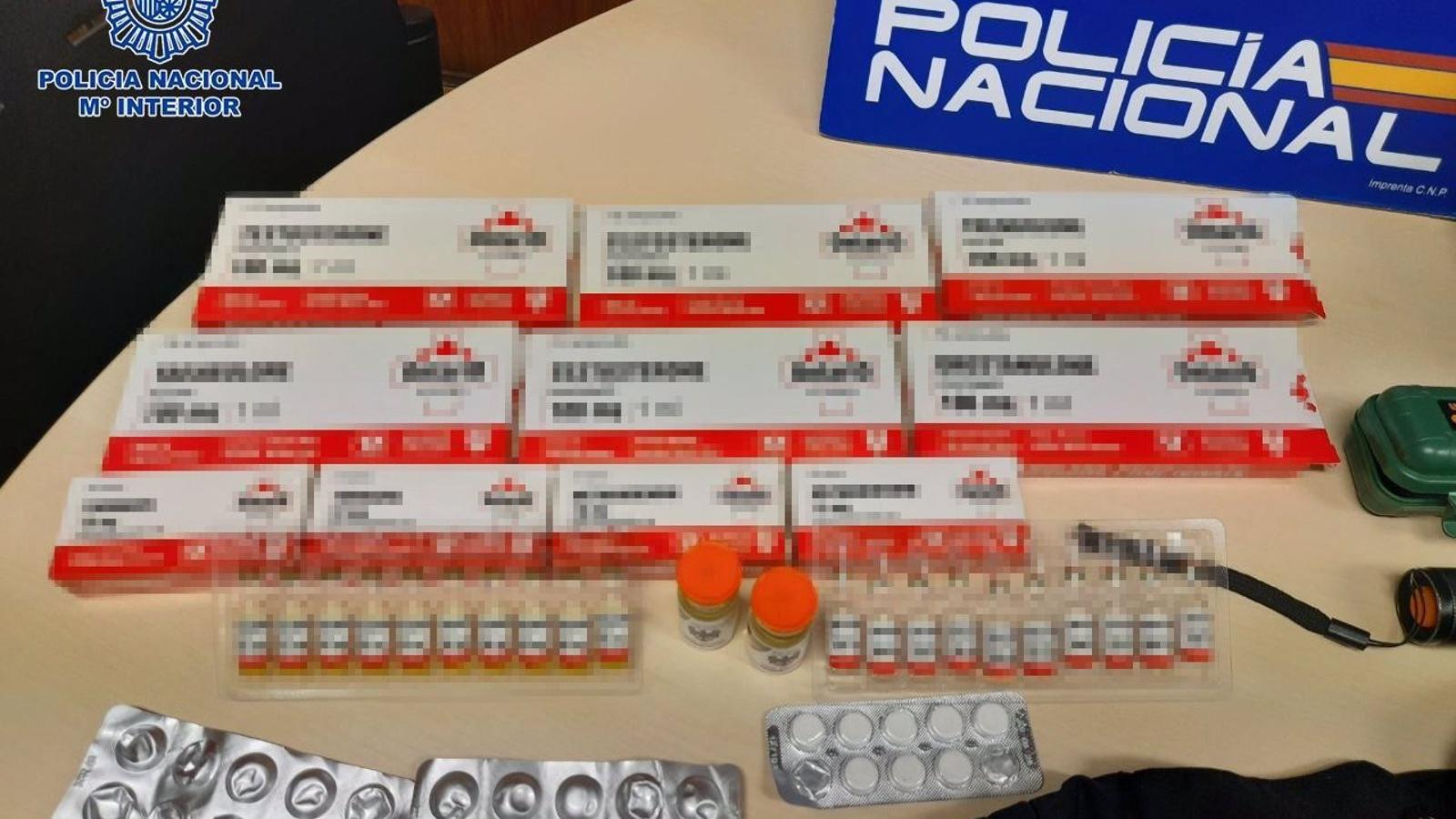 Detienen a dos hombres que llevaban 400 pastillas de anabolizantes en su coche