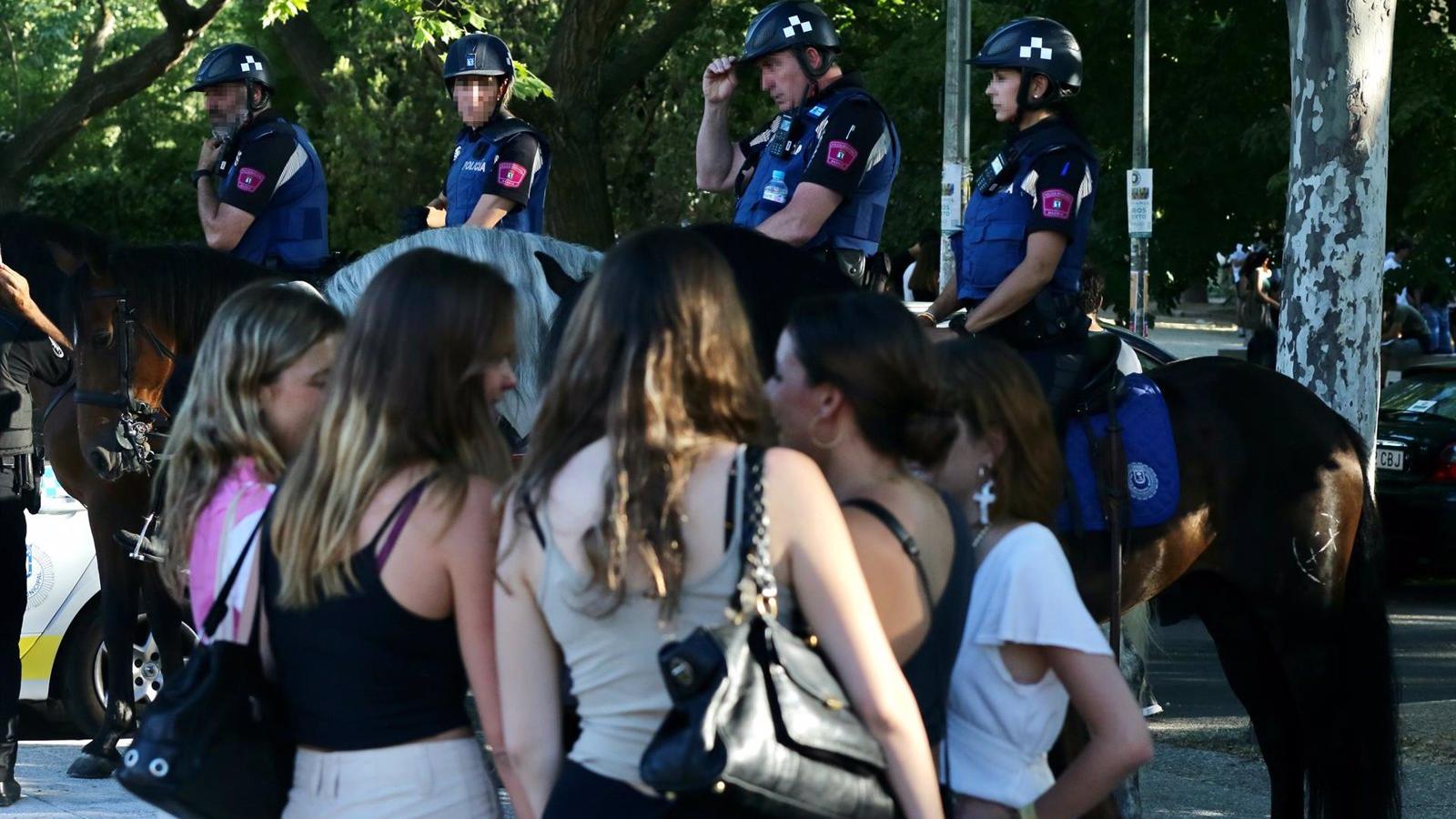 La Policía Municipal de Madrid puso 14.000 multas por botellón la primera mitad de este año, 4.000 menos que en 2021