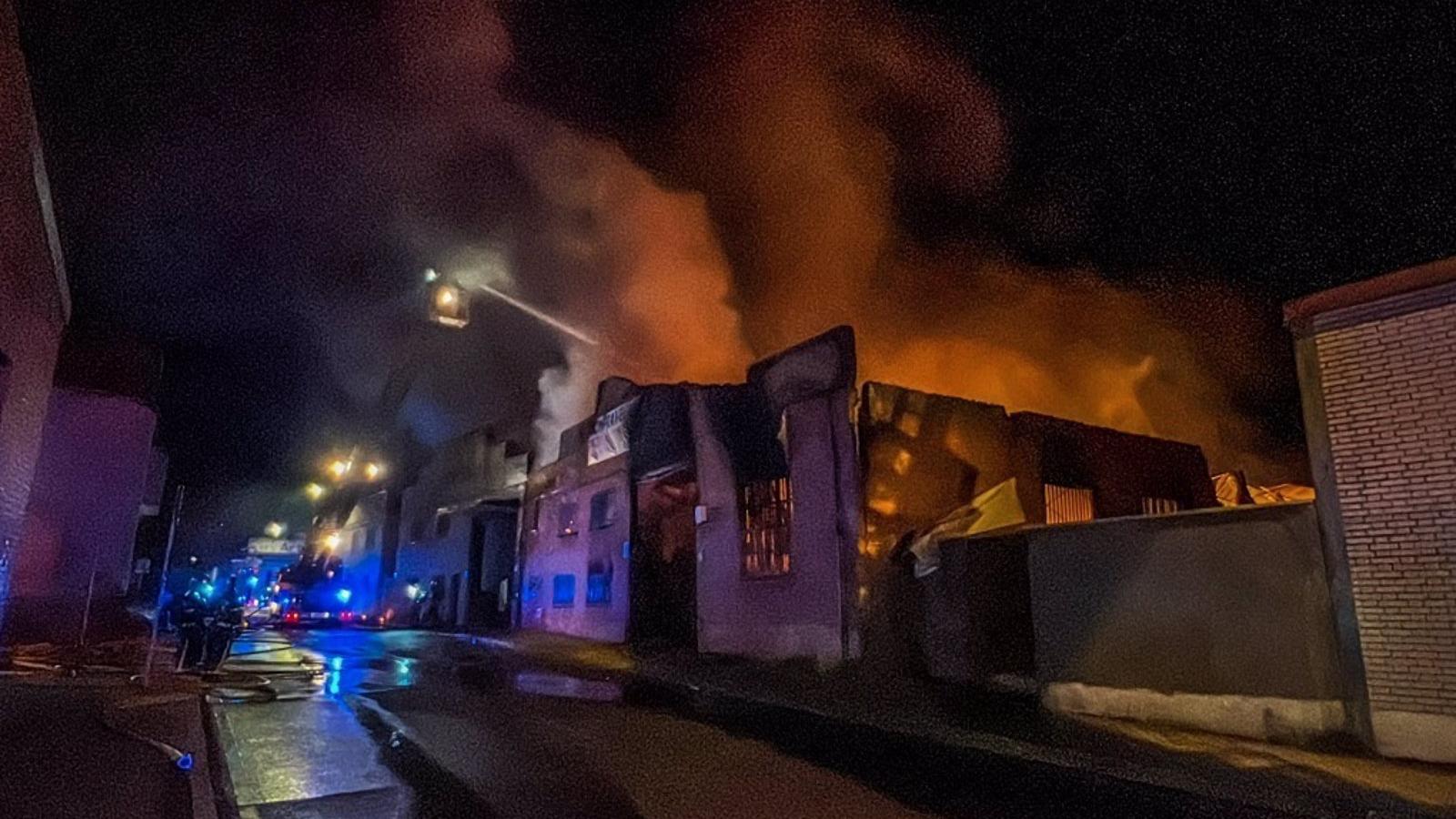 Controlado un fuego en una fábrica de palets en Fuenlabrada