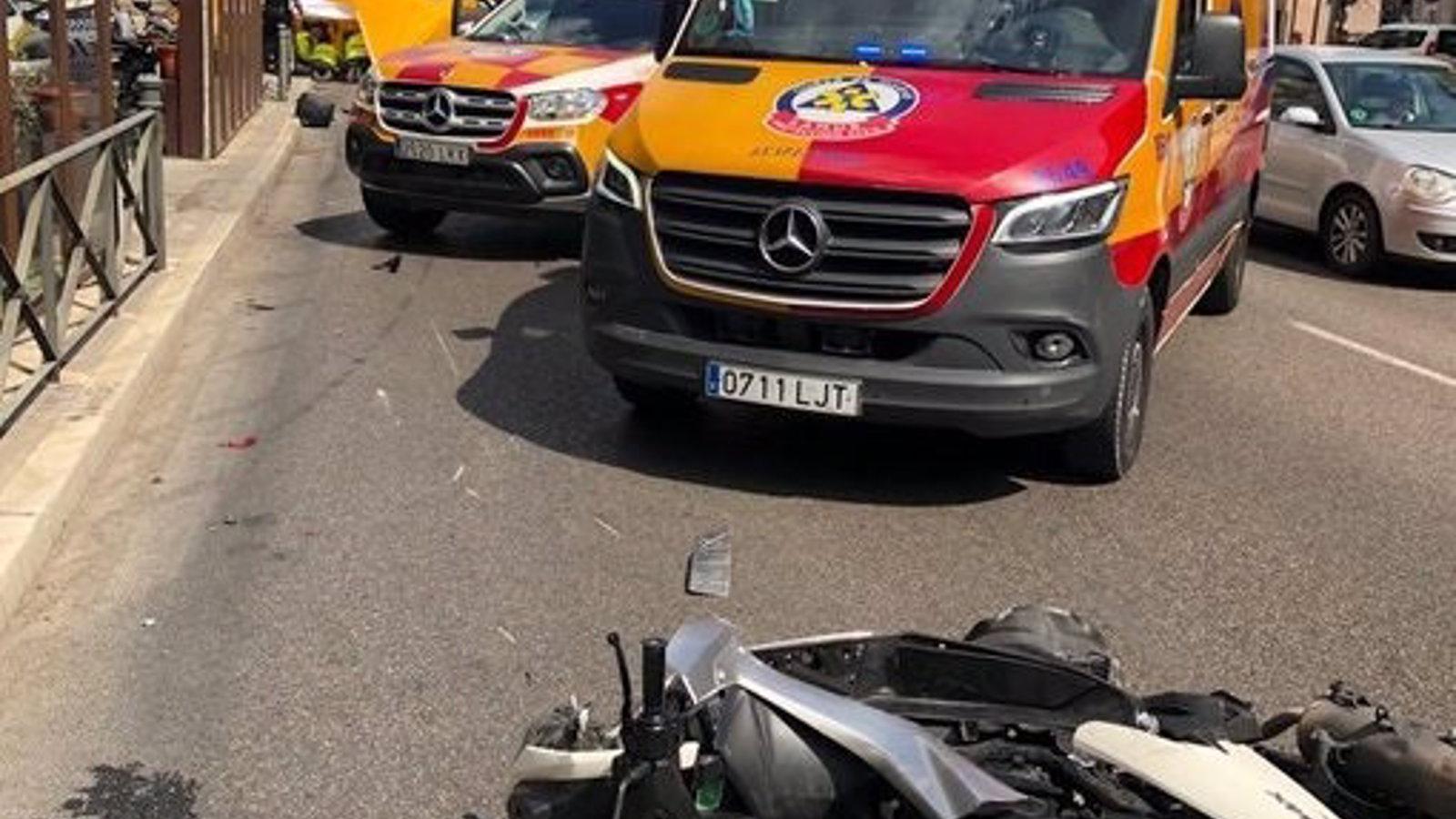 Herido grave un motero al chocar contra un todoterreno en la Avenida de América