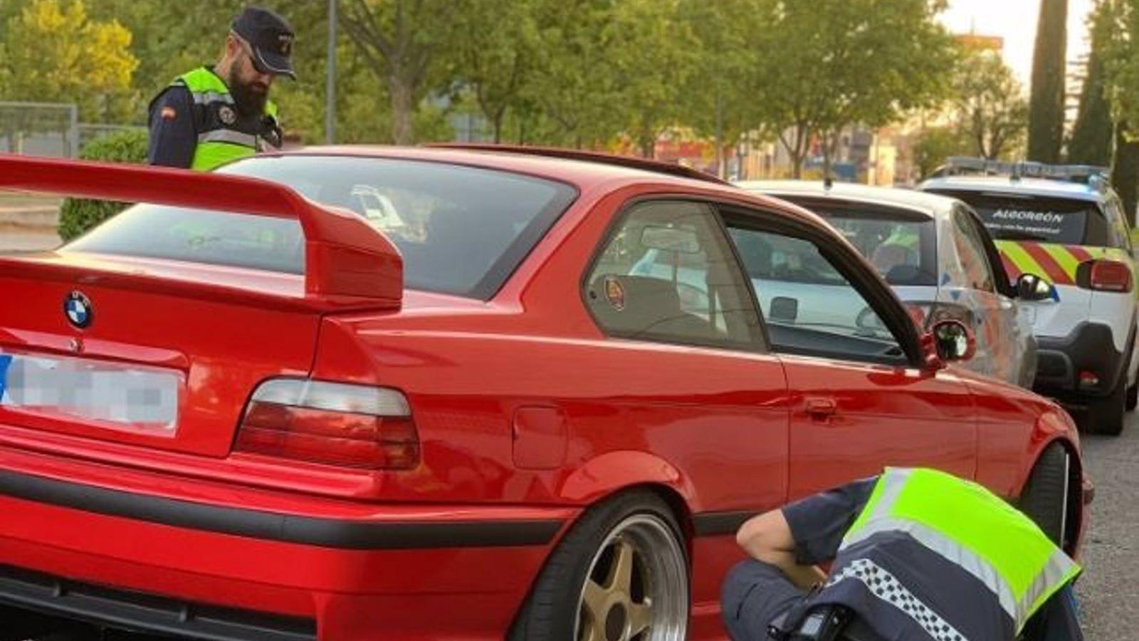 Ocho vehículos denunciados y tres inmovilizados en un dispositivo de control al 'tuning' en Alcorcón