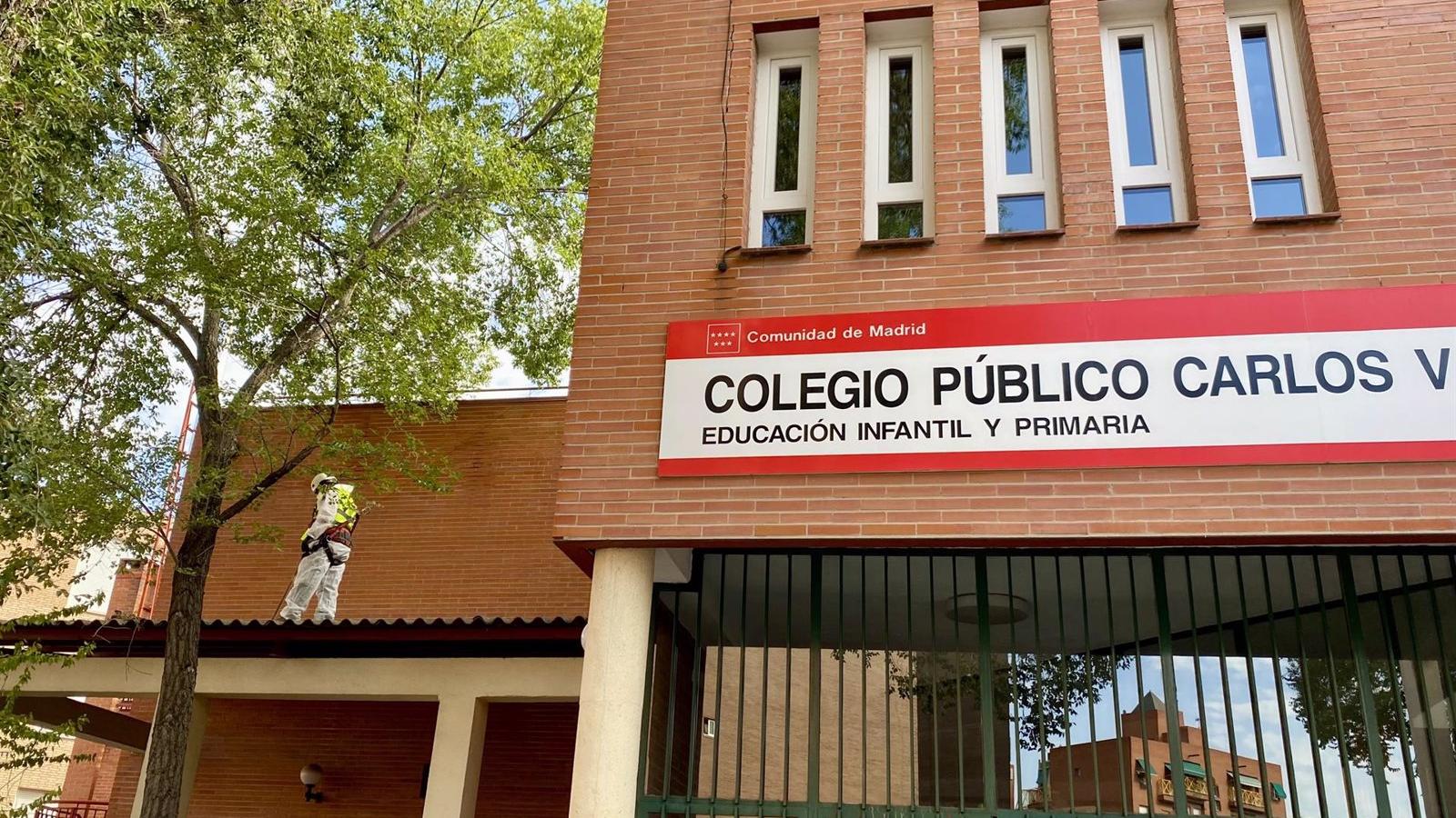 El Gobierno regional invierte 21 millones en retirar el amianto de 23 colegios y estarán todos listos "antes del curso escolar"