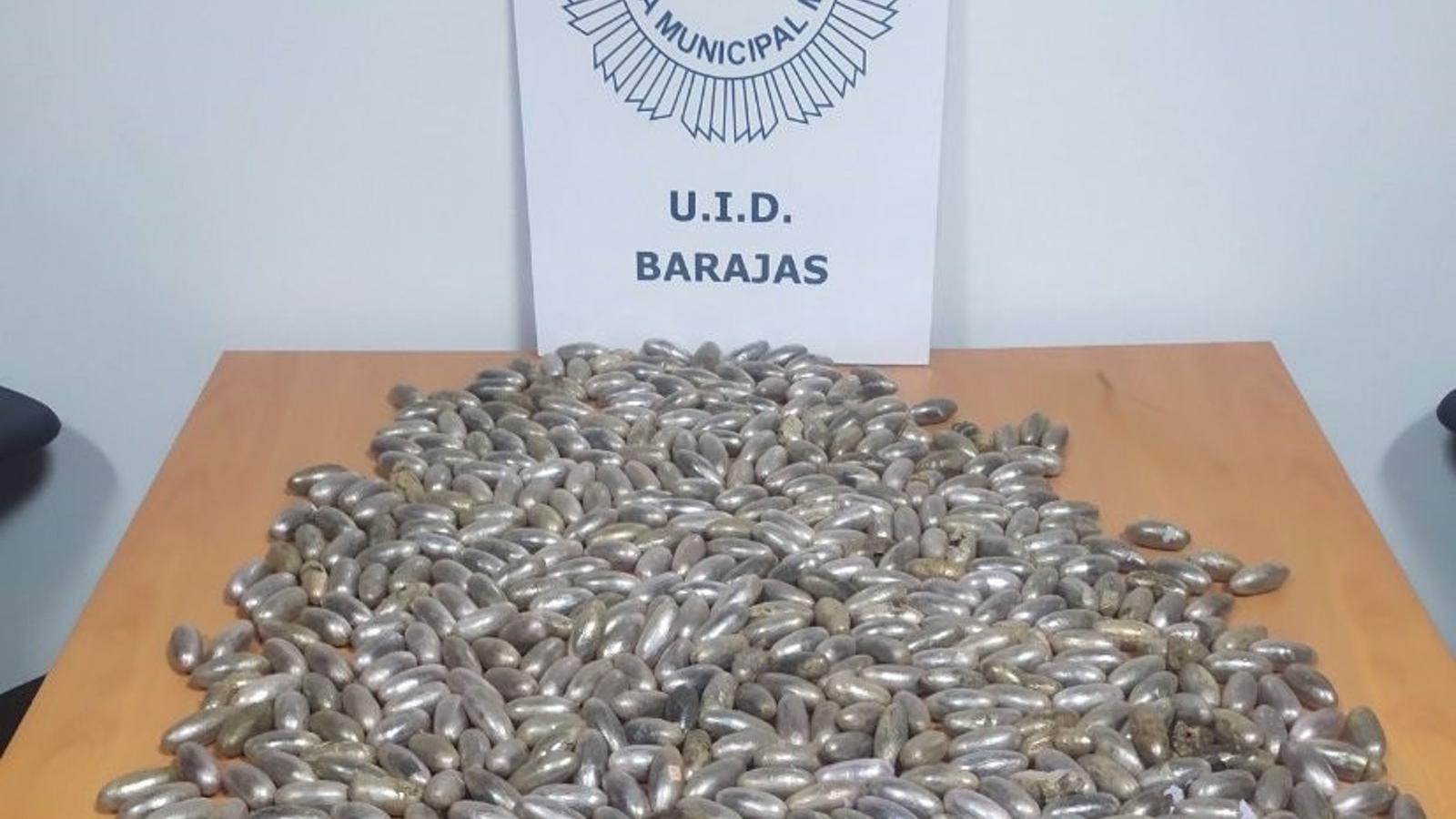 Localizadas 710 bellotas de hachís en una zona boscosa cerca del aeropuerto