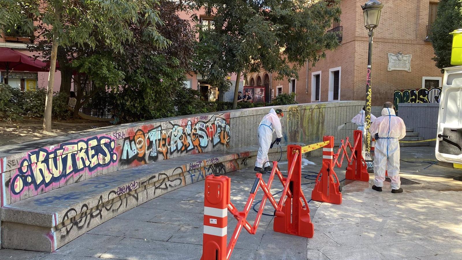 Patrullas antigrafitis eliminarán las pintadas de Madrid y tendrán frecuencias periódicas en los distritos