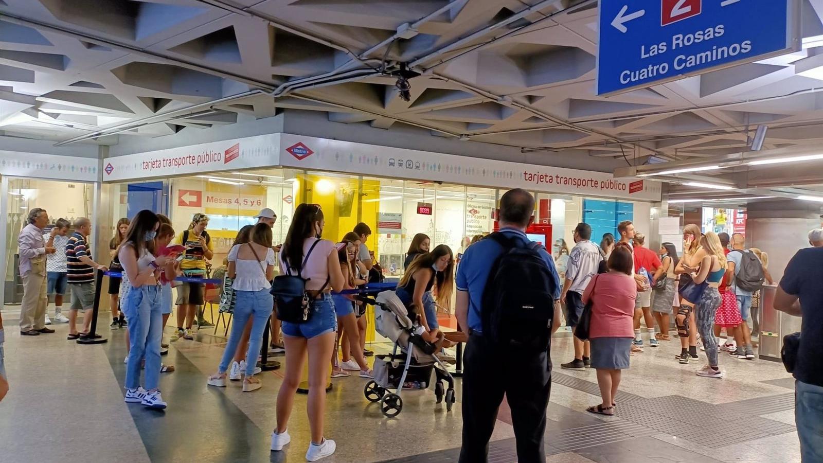 La Comunidad vende 50.000 abonos mensuales más que el pasado año en las primeras horas de reducción de las tarifas