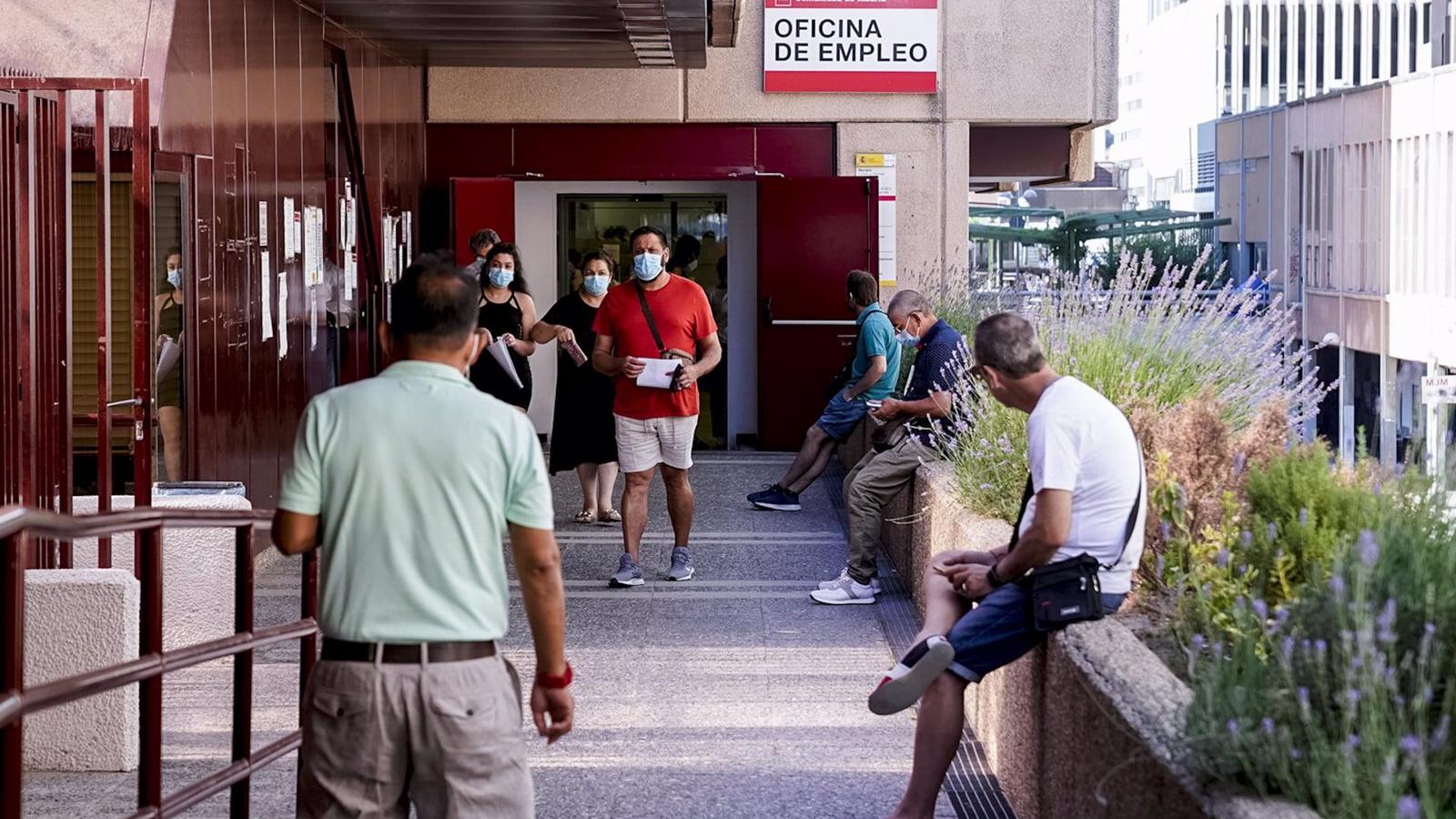El paro sube un 1,05% en agosto en la región, con 3.254 desempleados más