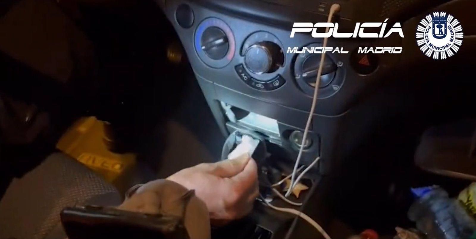  Dos detenidos por portar en su coche cocaína, marihuana, éxtasis, 'cristal' y cocaína rosa