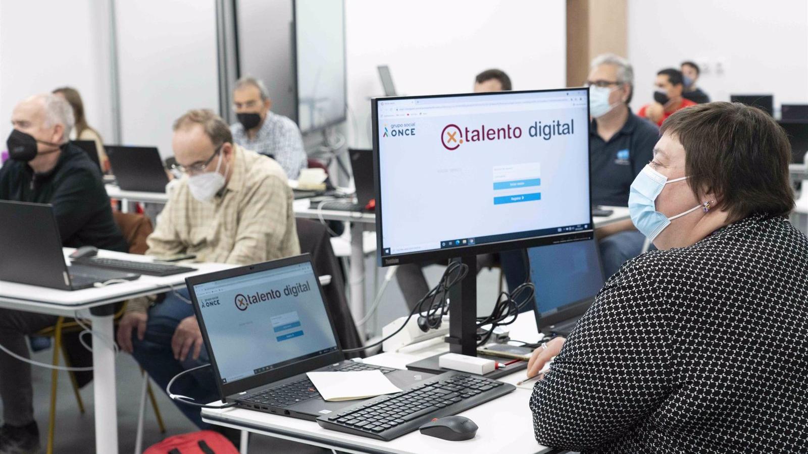 La Comunidad destina 1,7 millones para la atención especializada a personas con discapacidad en centros municipales