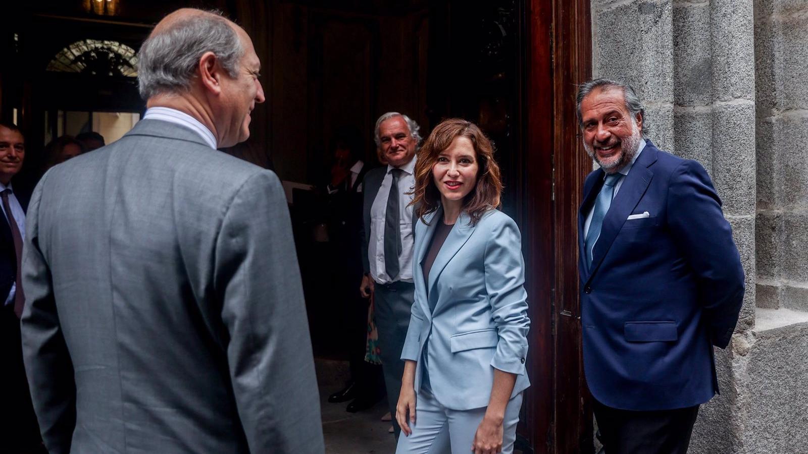 Díaz Ayuso critica la incapacidad del Gobierno para poner en marcha los fondos de la UE