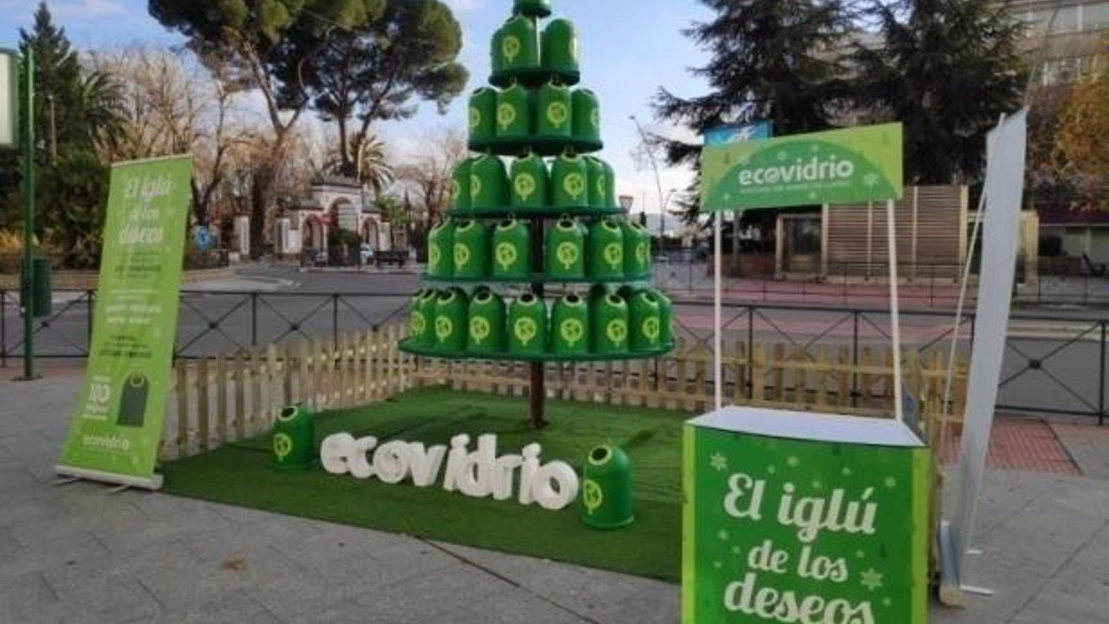 Arganda se suma a la actividad de Ecovidrio 'El árbol de los miniglús' para promover el reciclaje de vidrio