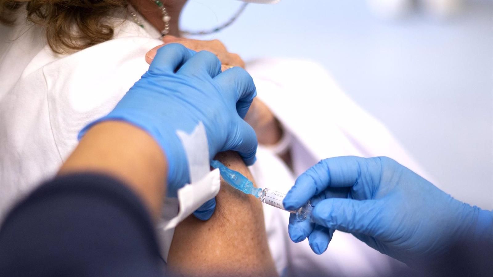 El Gobierno regional espera poner de forma conjunta la cuarta dosis del Covid y la de gripe a partir del 17 de octubre