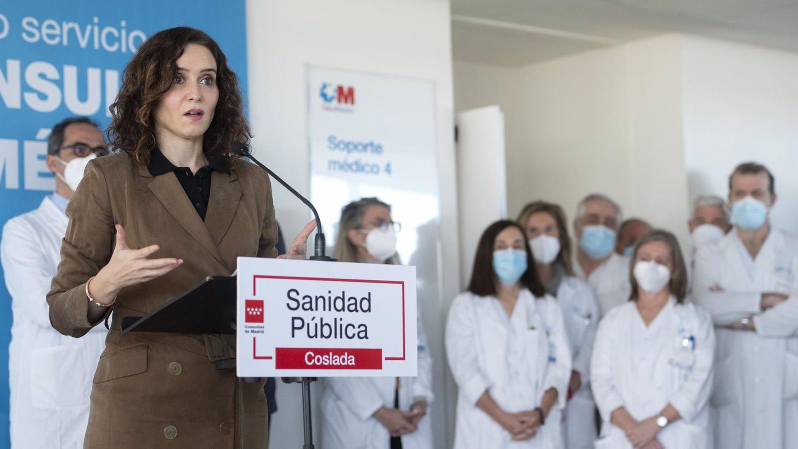 El Gobierno regional implanta la carrera profesional en el Sermas y mejorará el salario de 22.000 trabajadores temporales