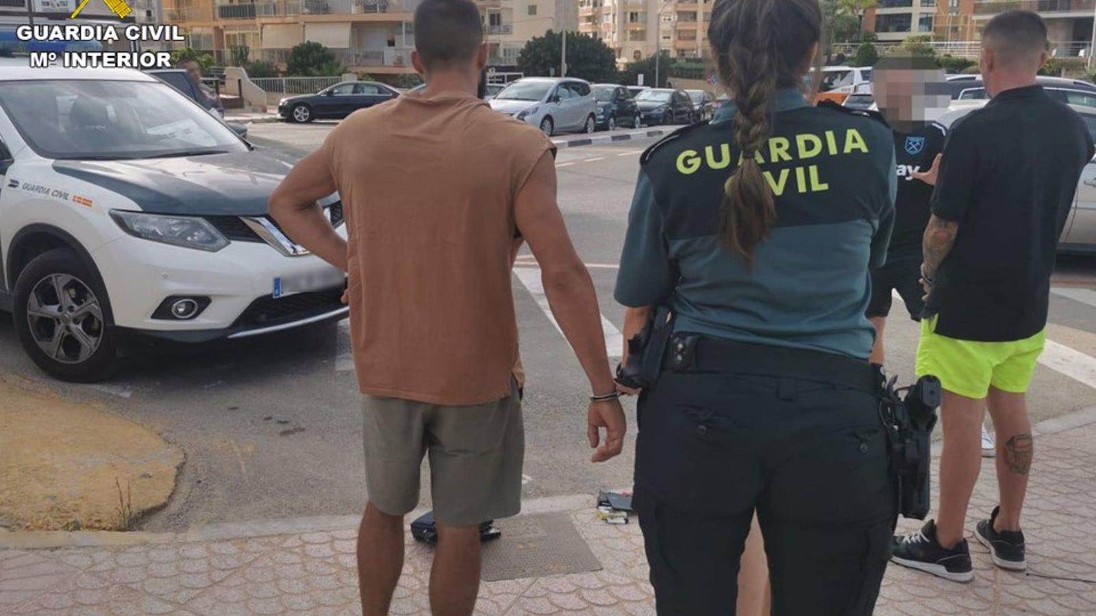  Cae un grupo criminal de falsos revisores de luz que robaba en viviendas de ancianos de Madrid y Alicante